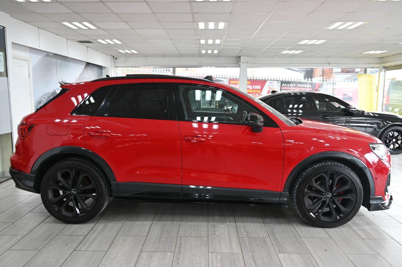 Audi Q3 view 3
