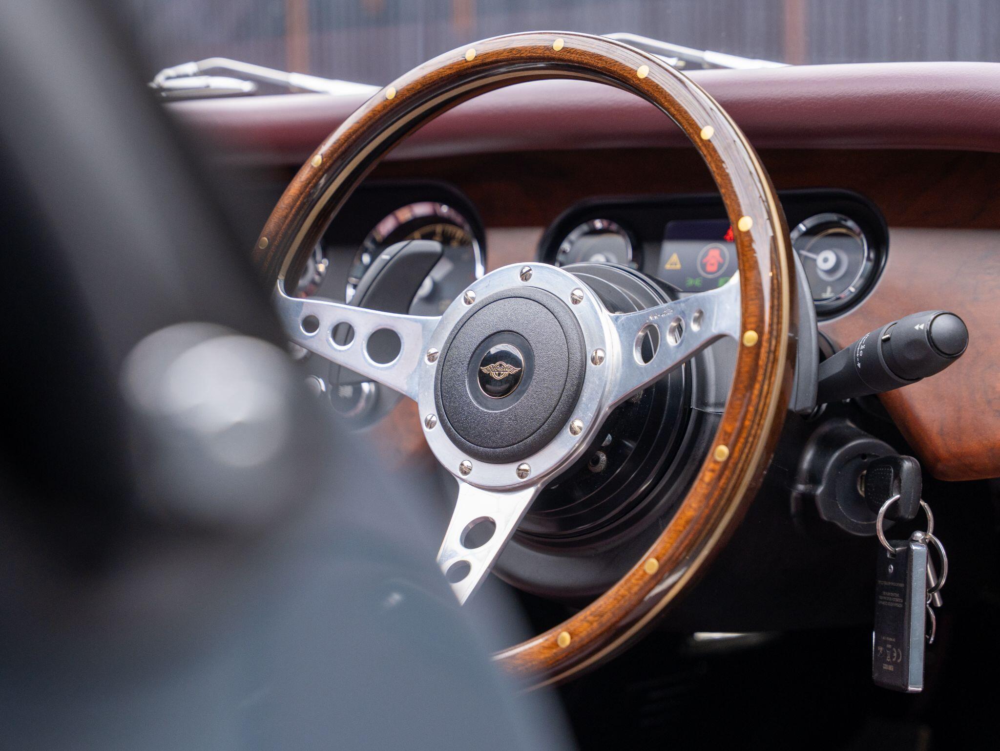 Morgan Plus SIX view 18