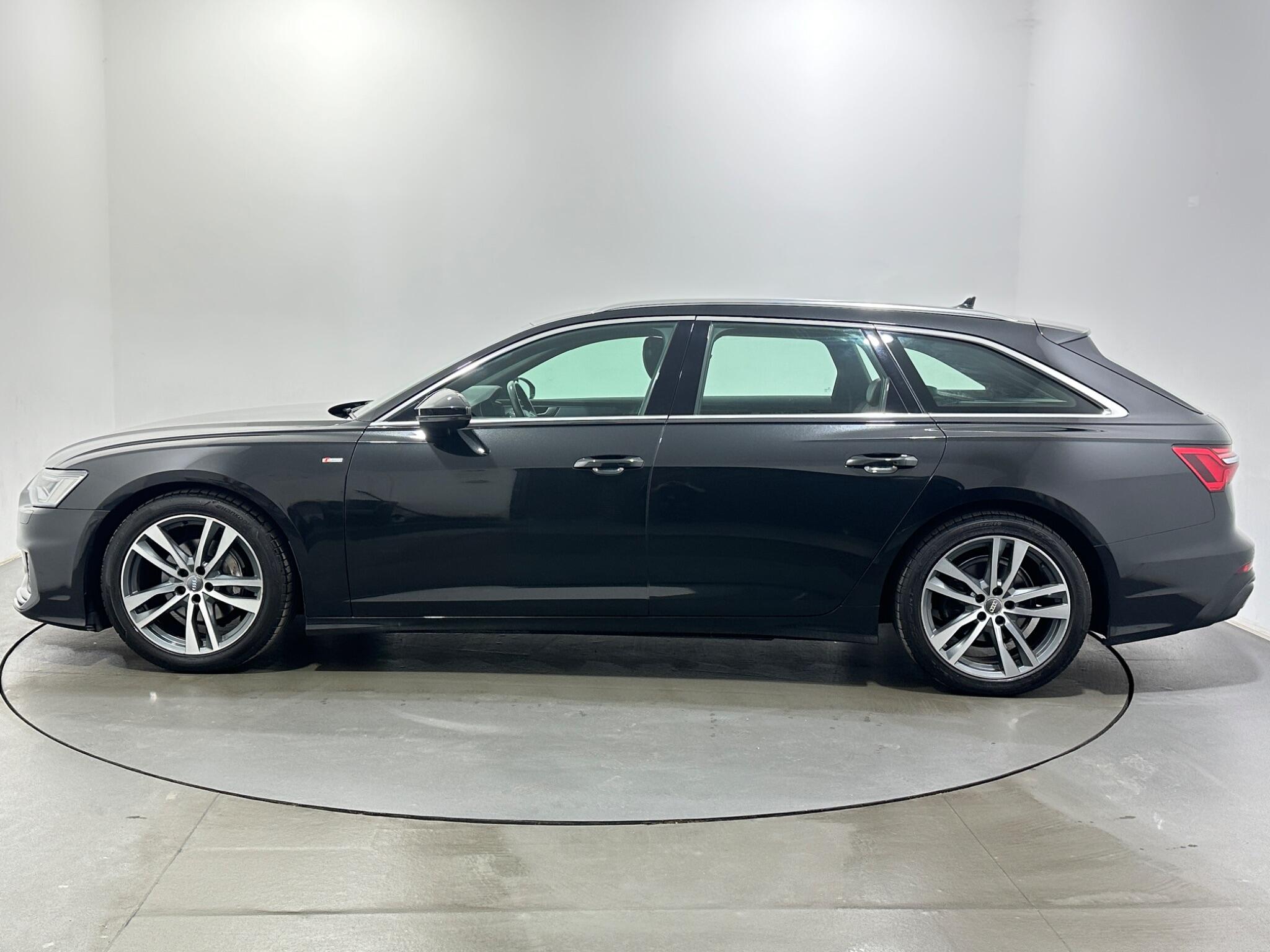 Audi A6 Avant view 5