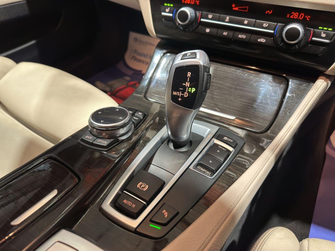 BMW 5 Series view 33
