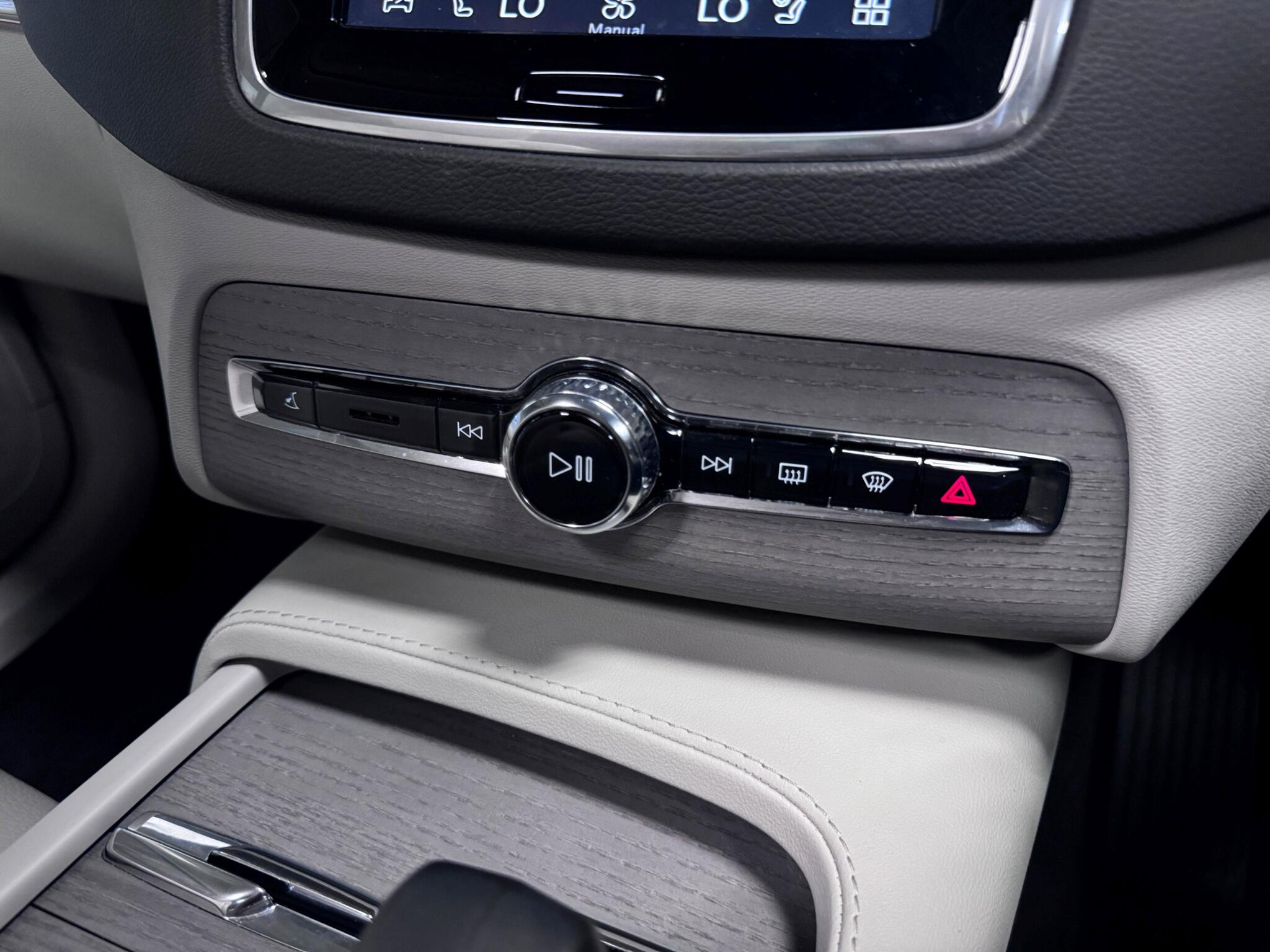 Volvo XC90 view 44