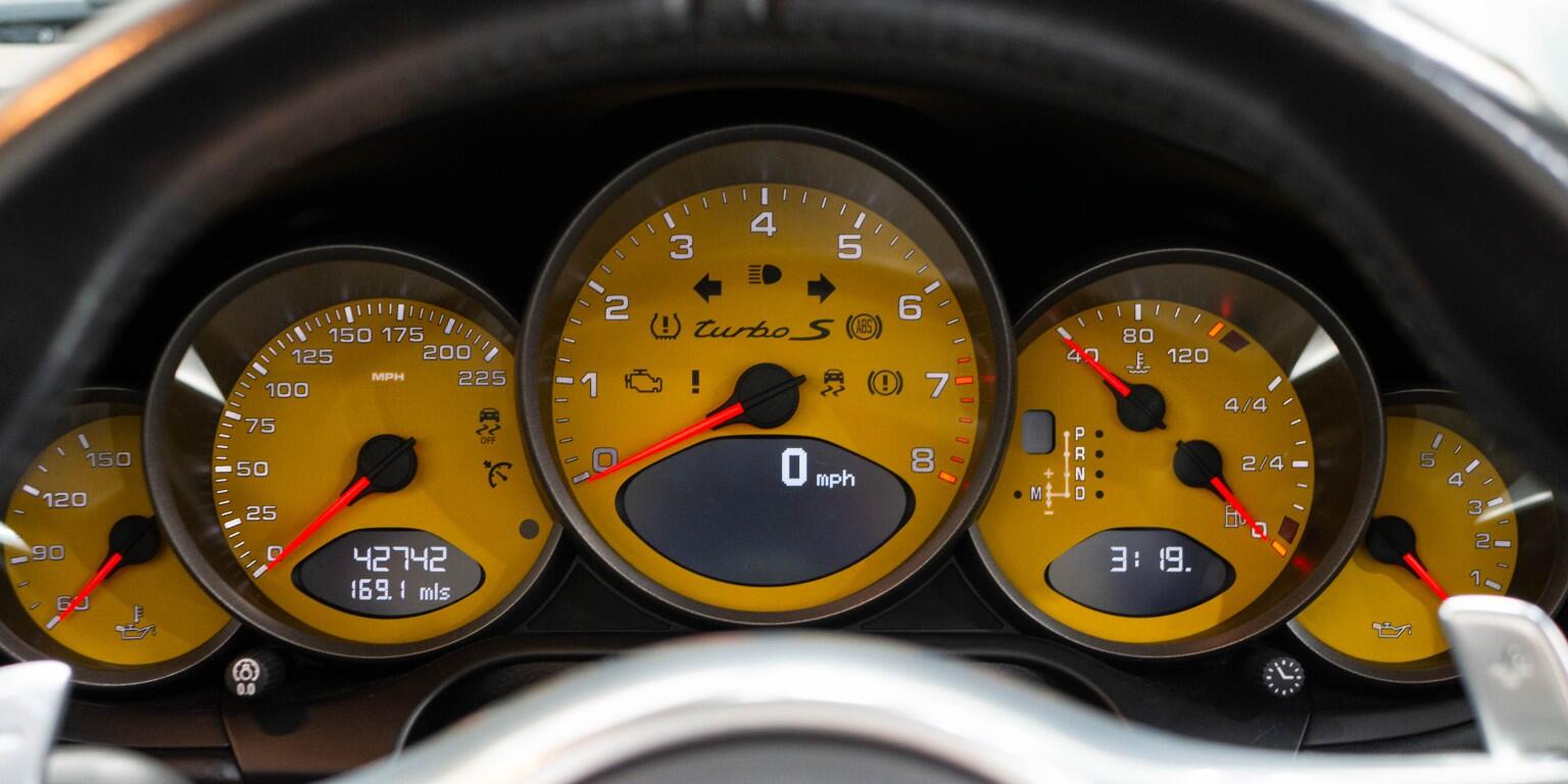 Porsche 911 view 32
