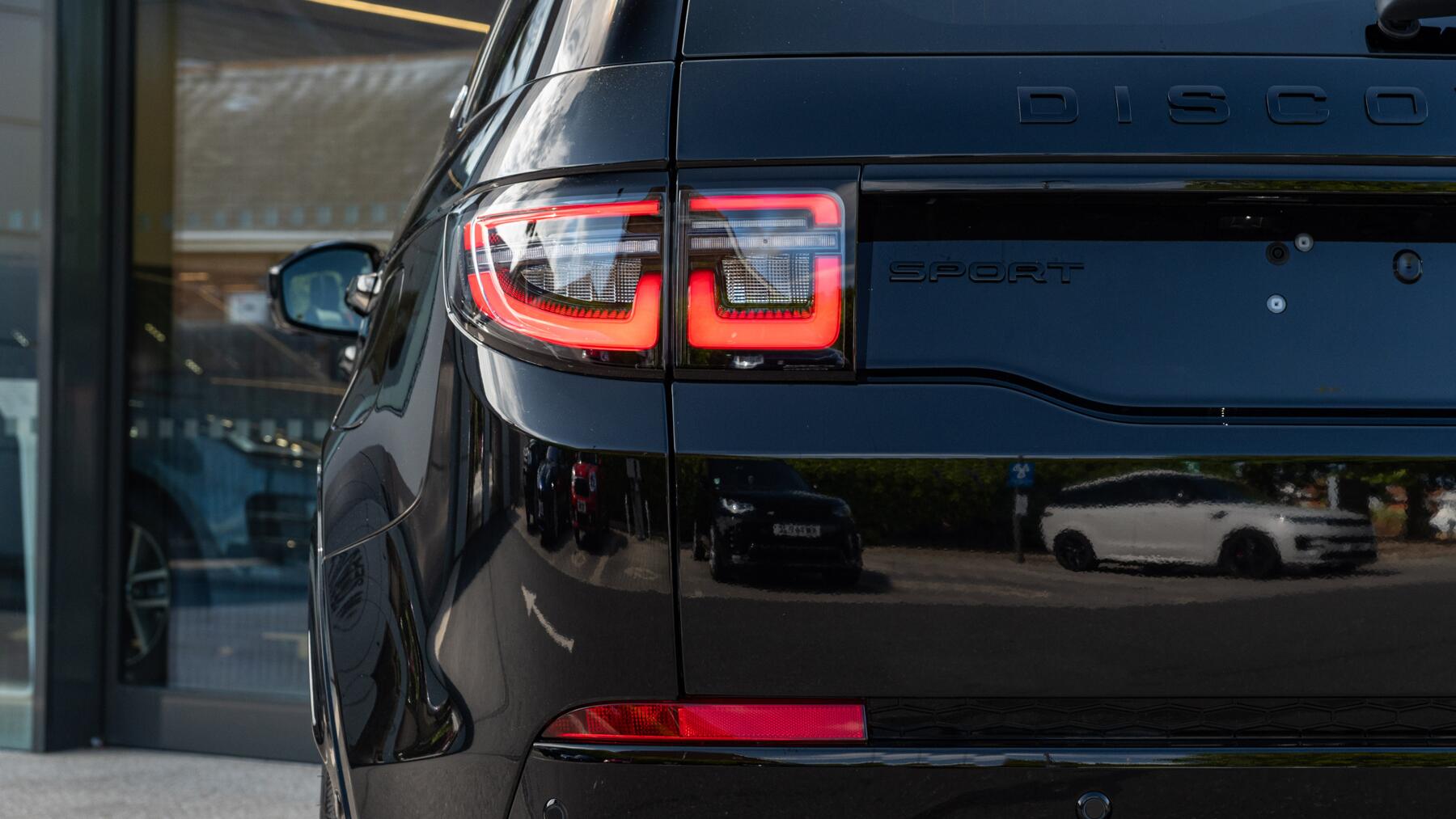 Land Rover Discovery Sport view 44