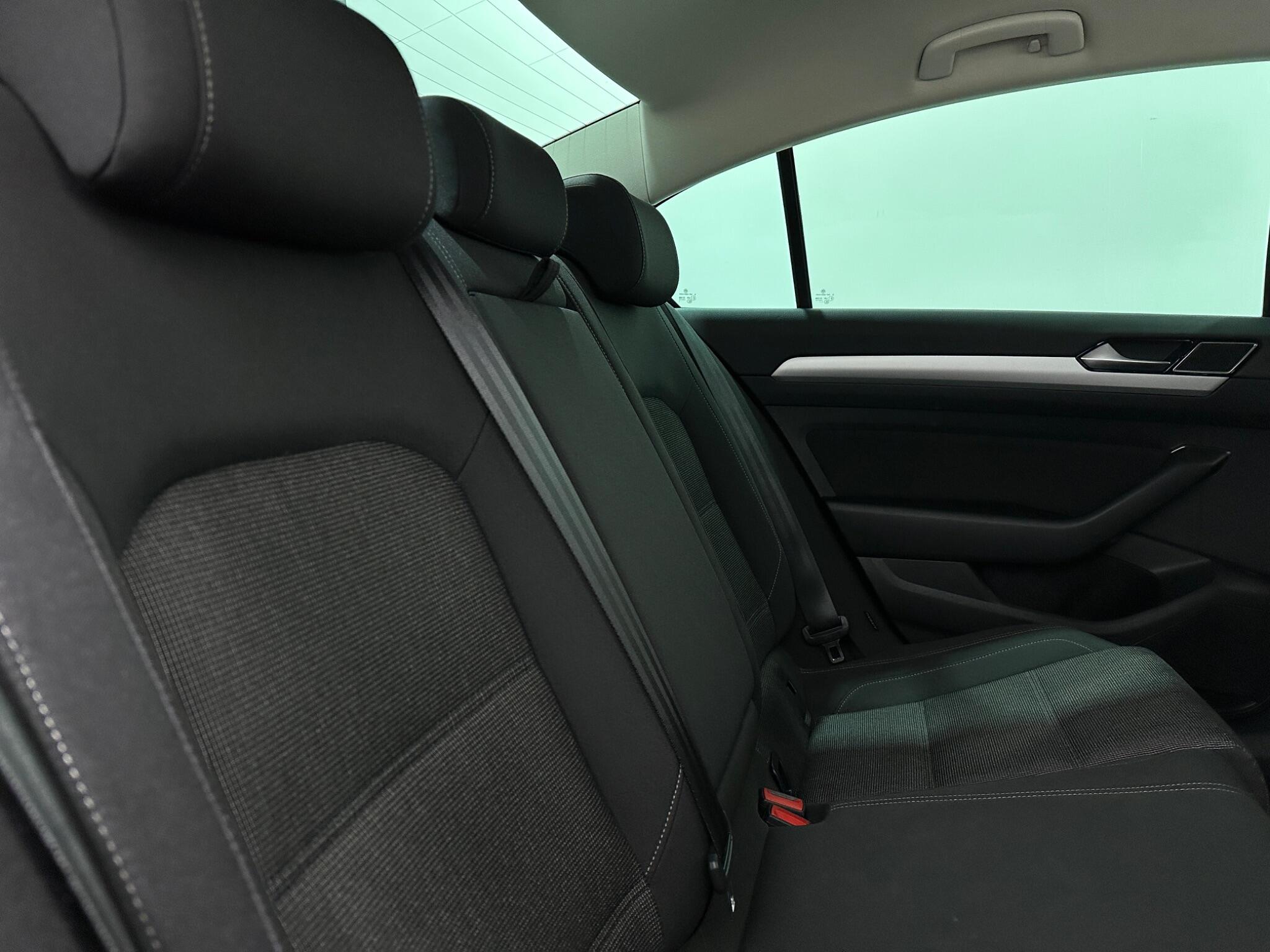 Volkswagen Passat view 42
