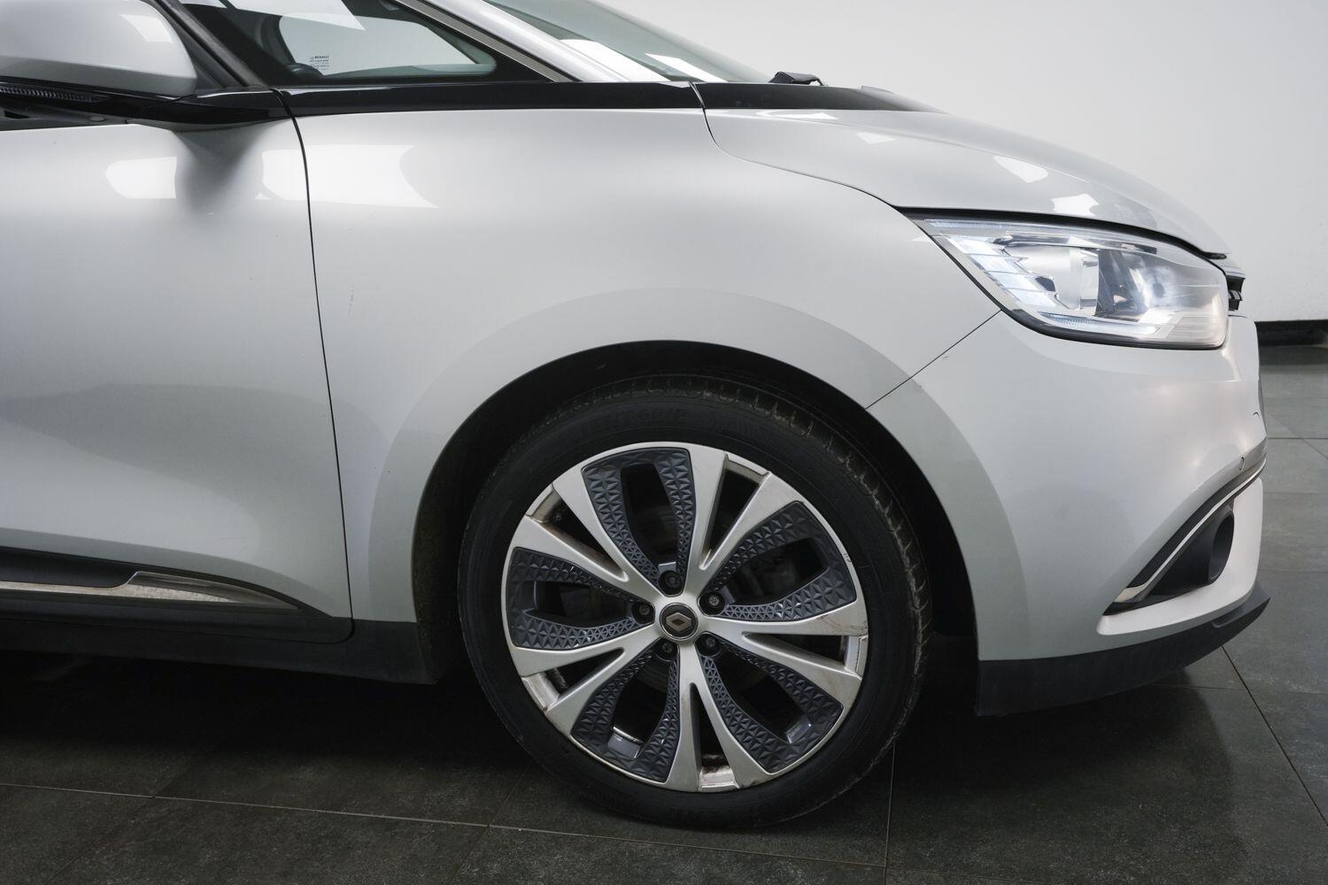 Renault Grand Scenic view 4