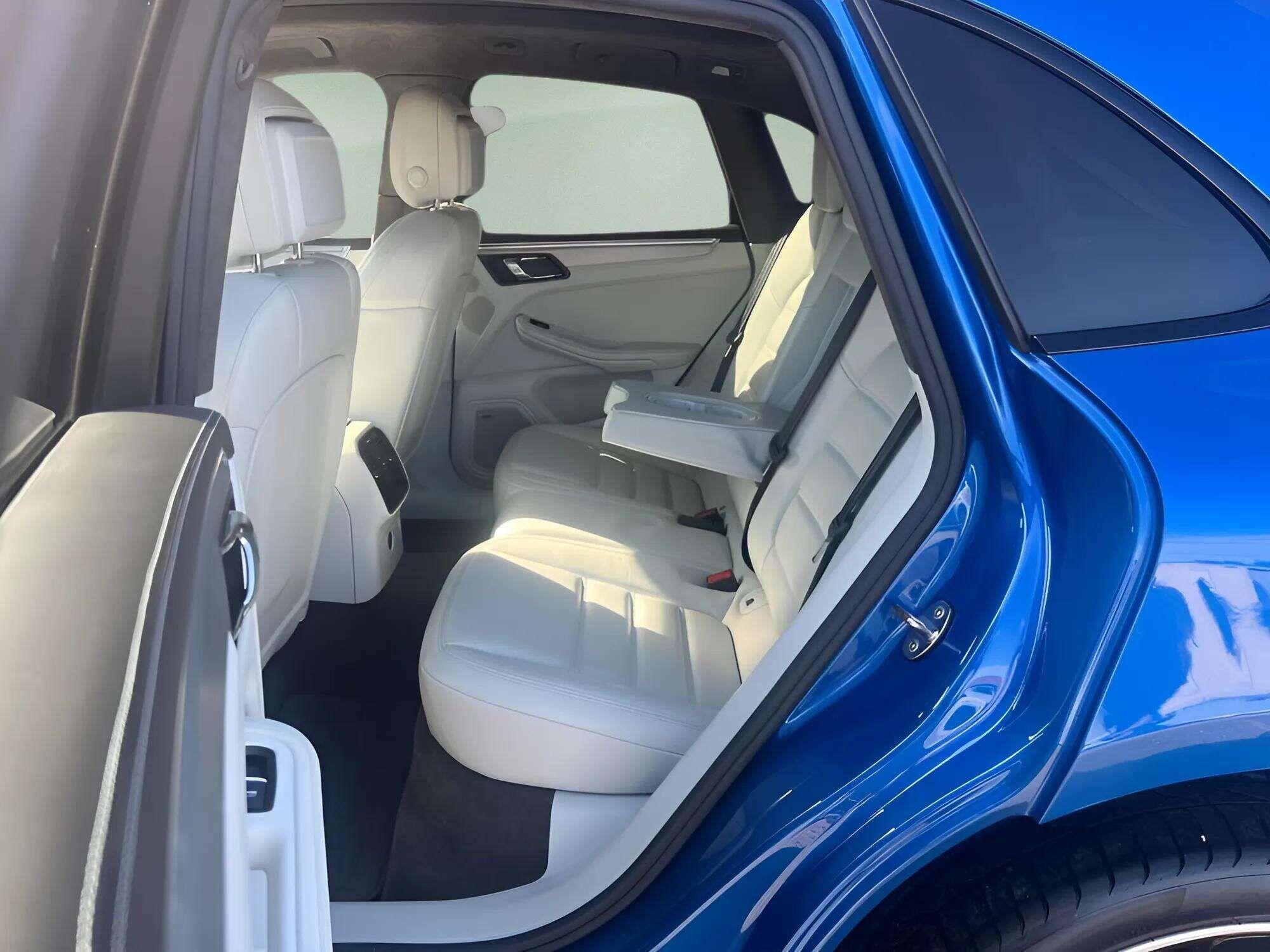 Porsche Macan view 6