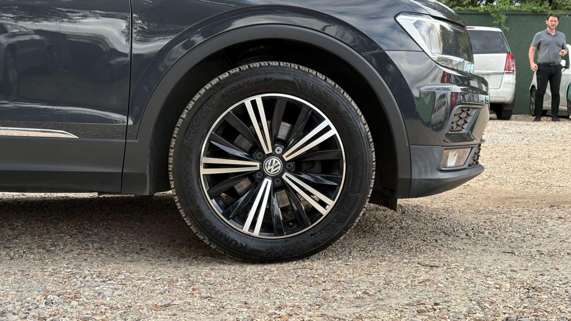 Volkswagen Tiguan view 42