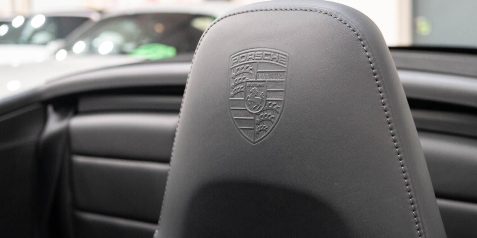 Porsche 911 view 37