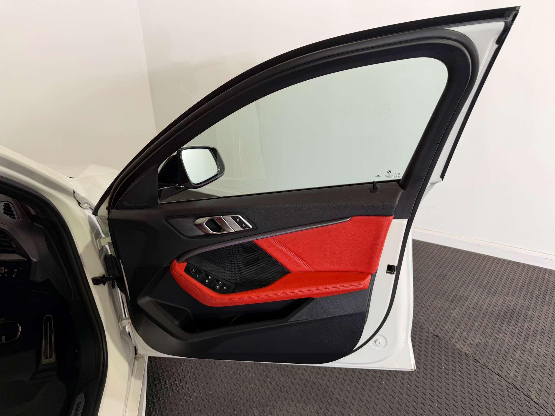 BMW 1 Series view 25