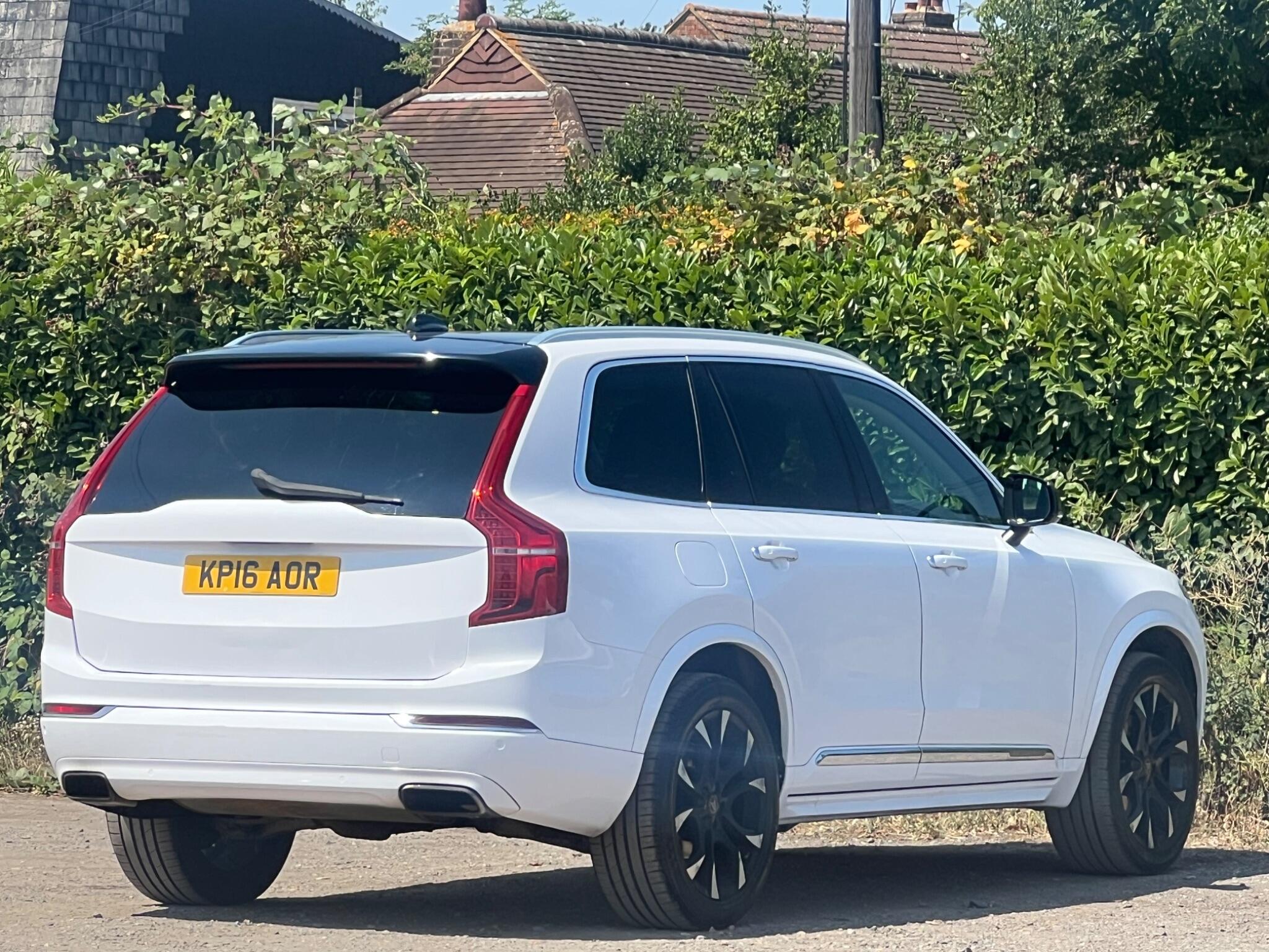Volvo XC90 view 8