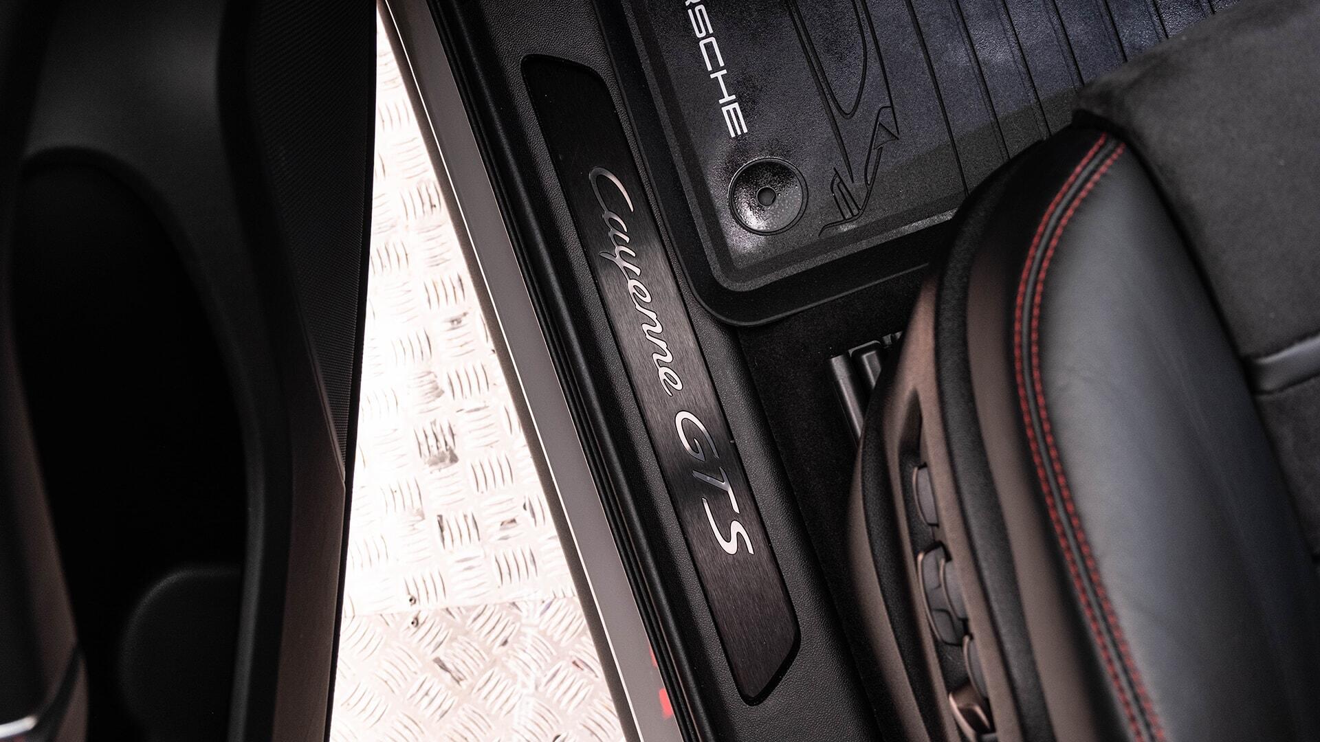 Porsche Cayenne view 48