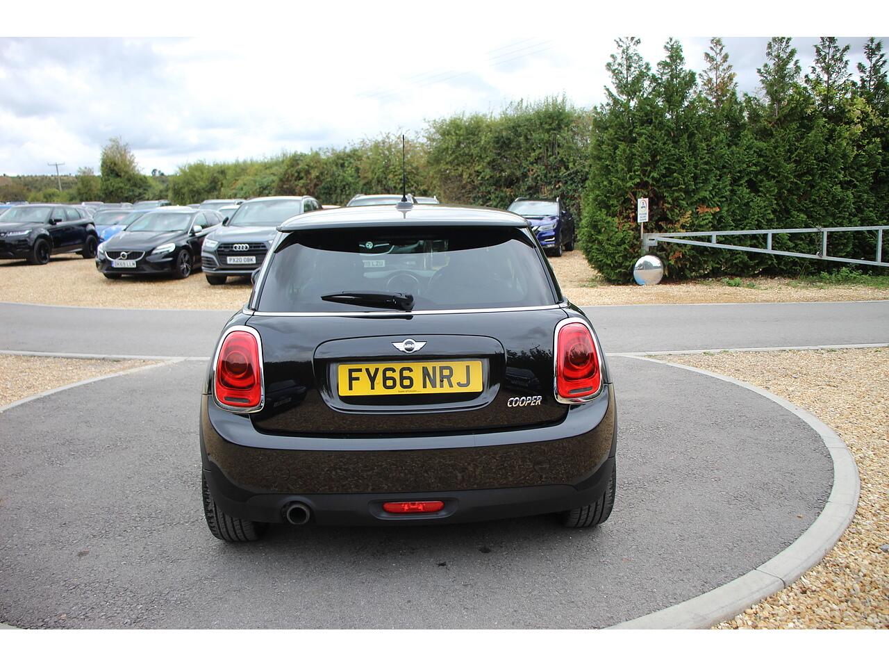 Mini Hatch view 9