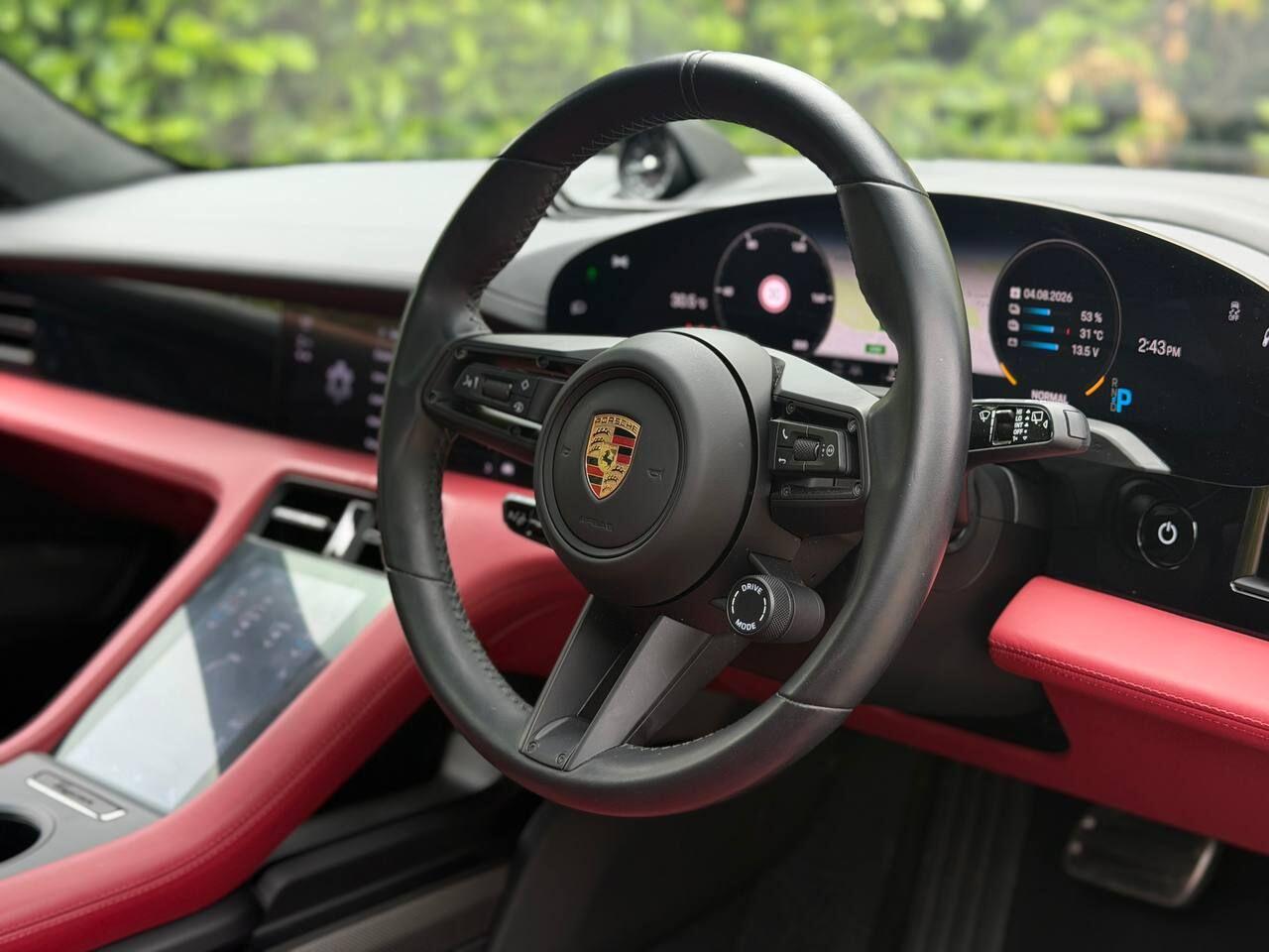 Porsche Taycan view 10