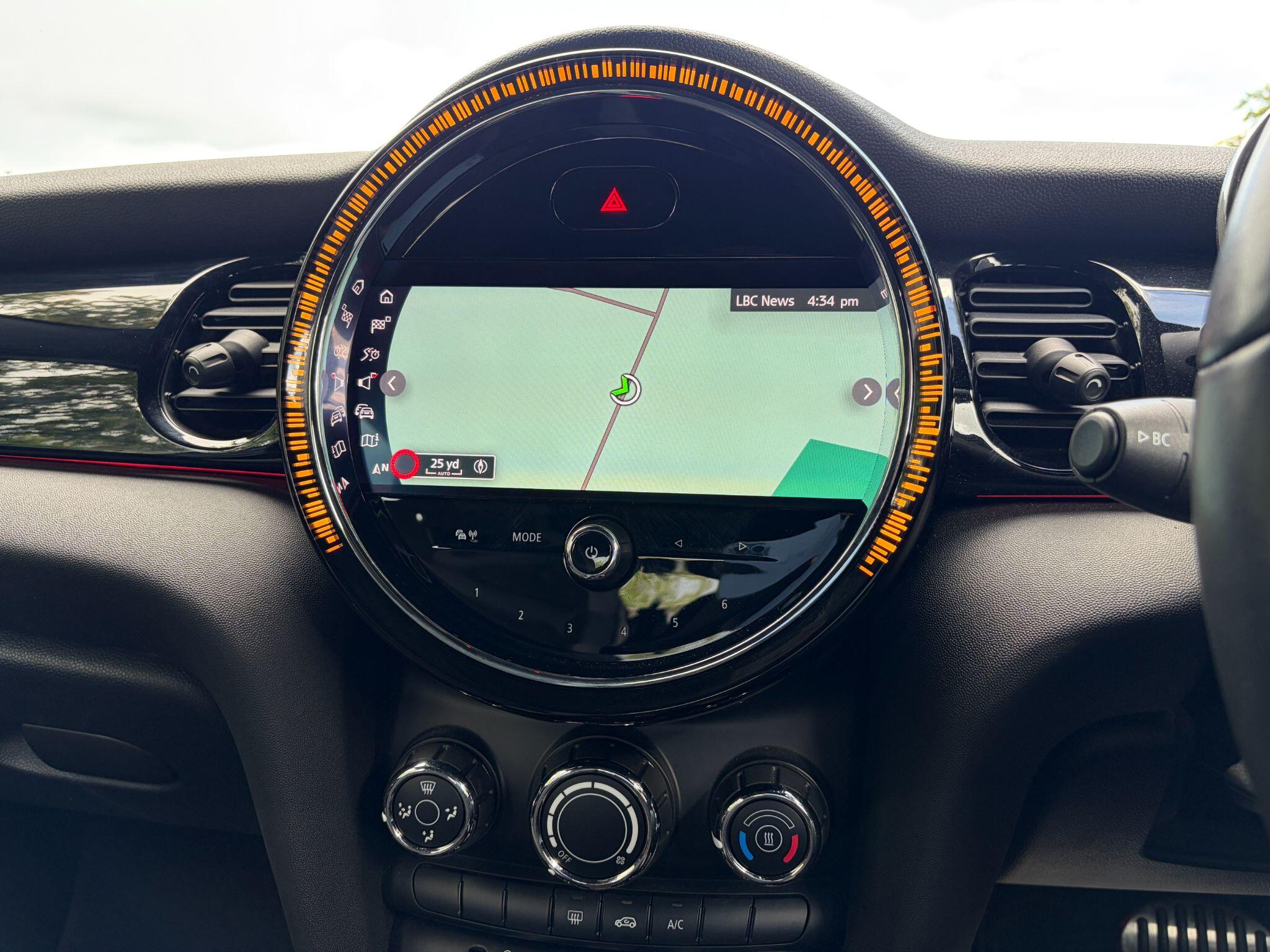 Mini Hatch view 28
