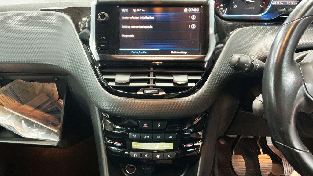 Peugeot 2008 view 9