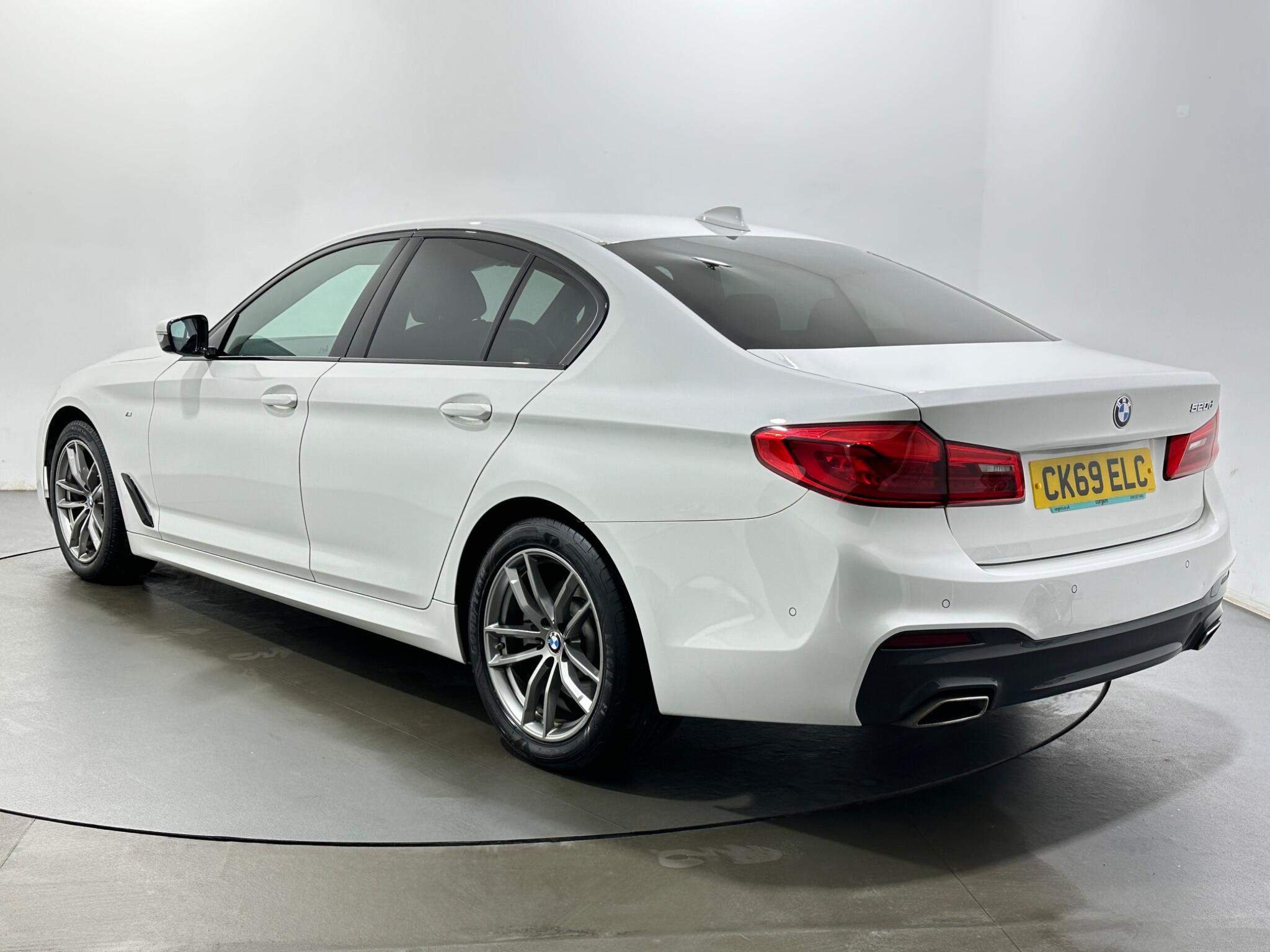 BMW 5 Series view 6