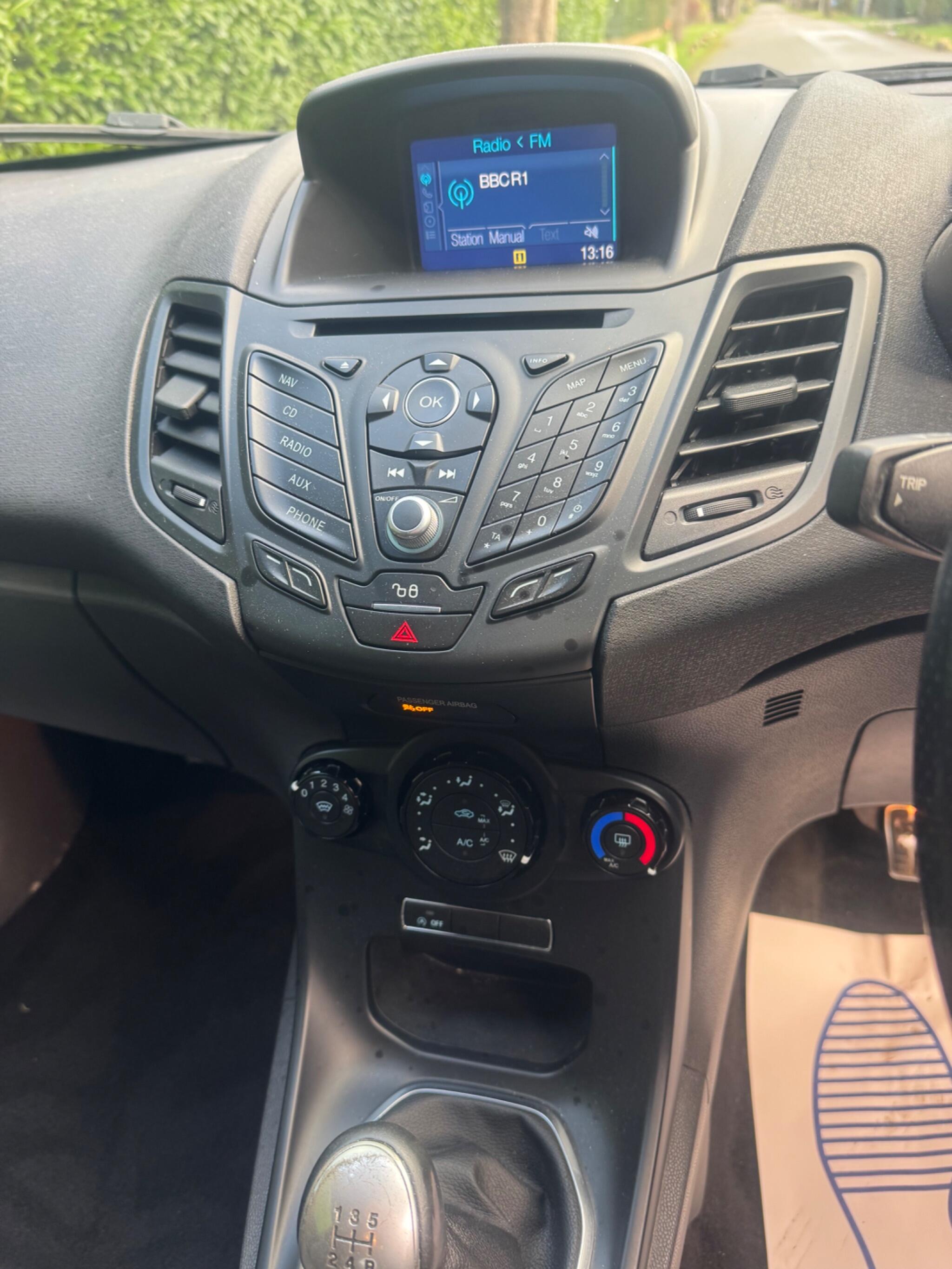 2016 Ford Fiesta image 37