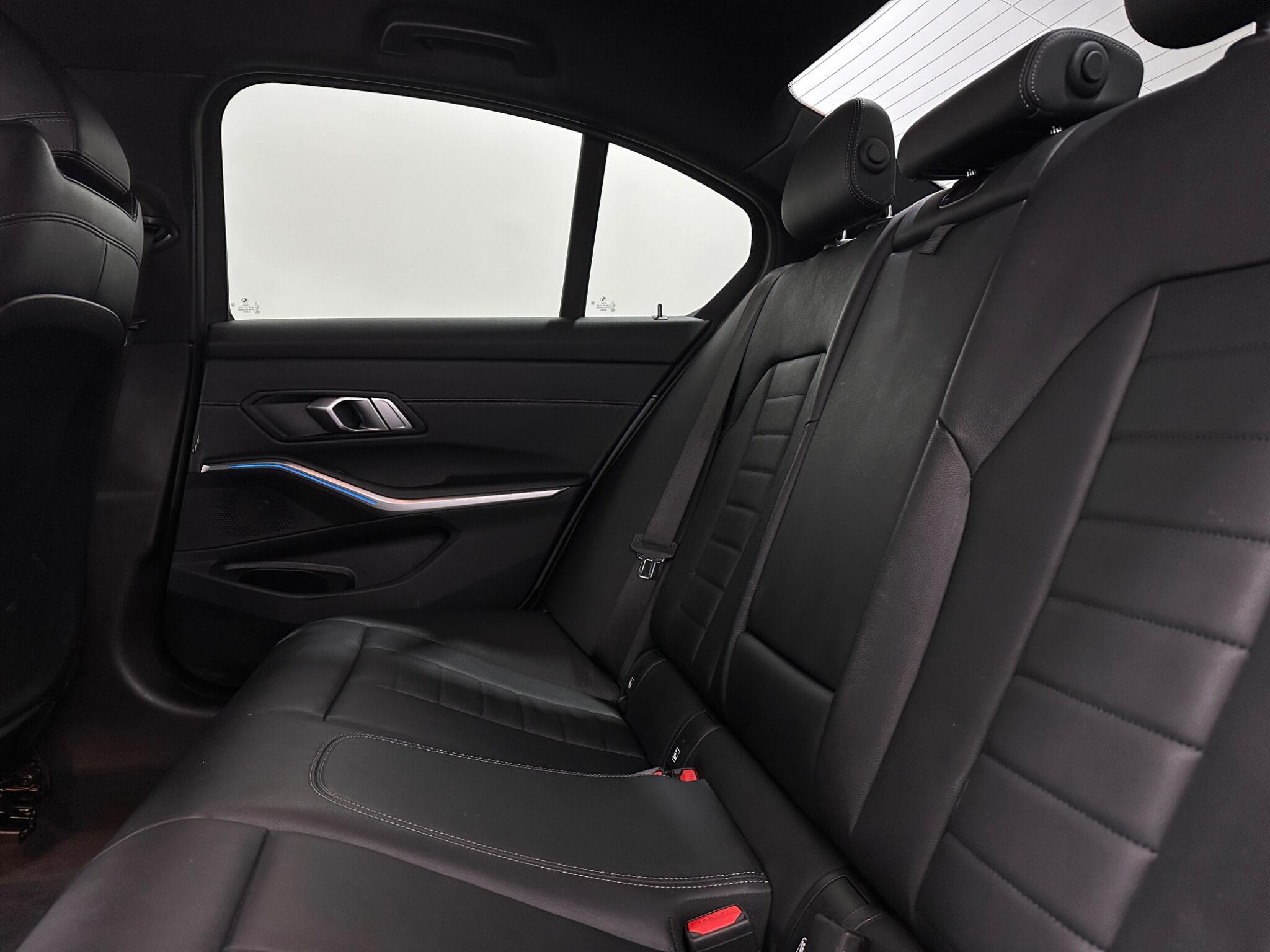BMW 3 Series view 40