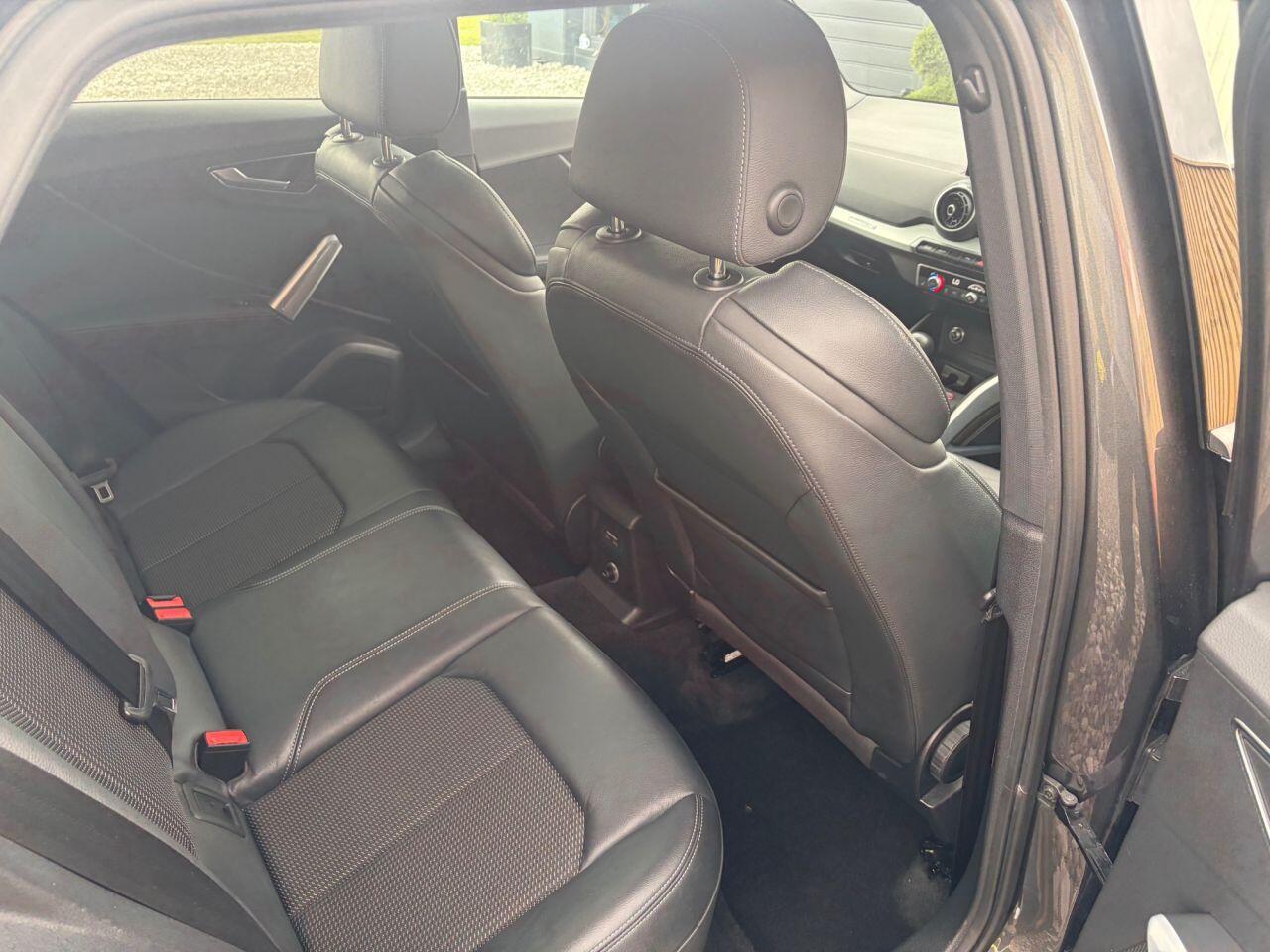 Audi SQ2 view 24