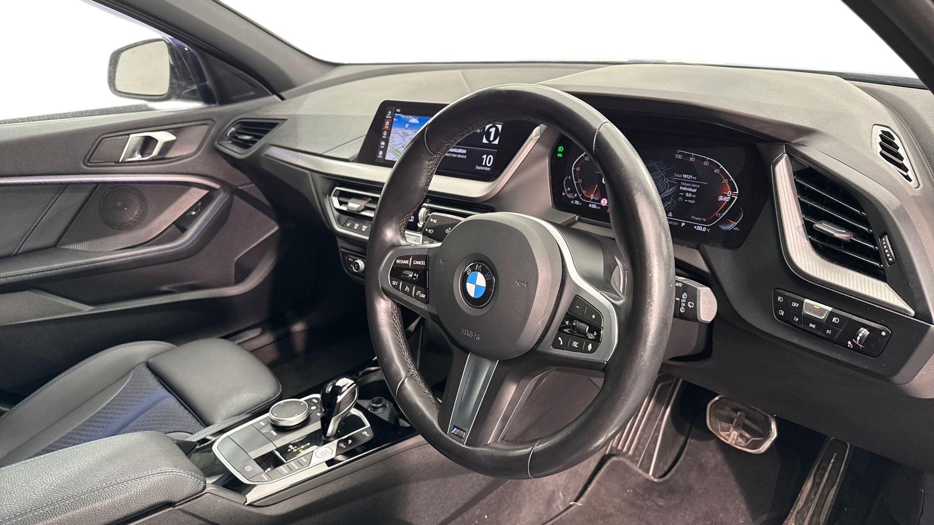 BMW 1 Series view 6