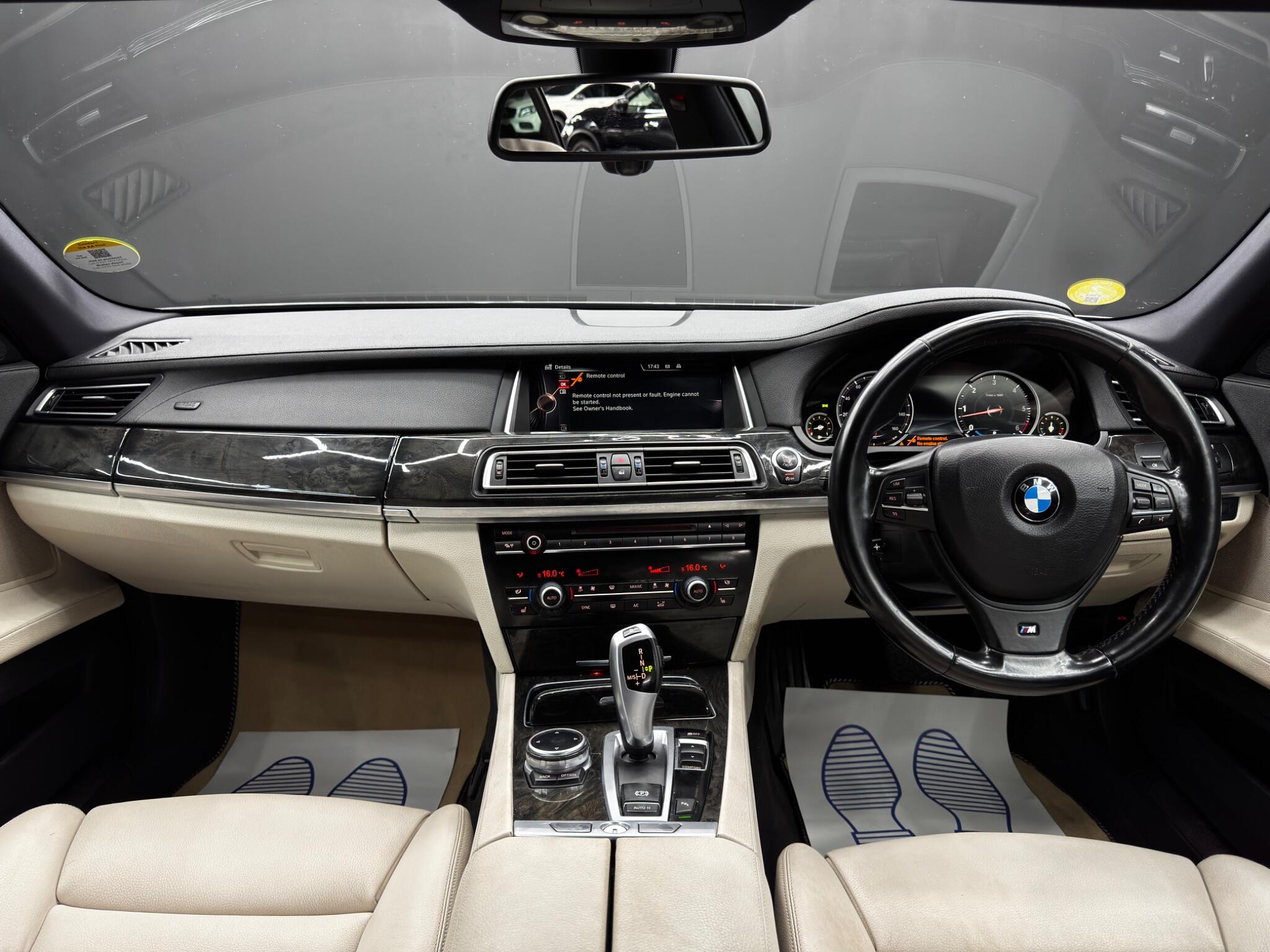 BMW 7 Series view 10