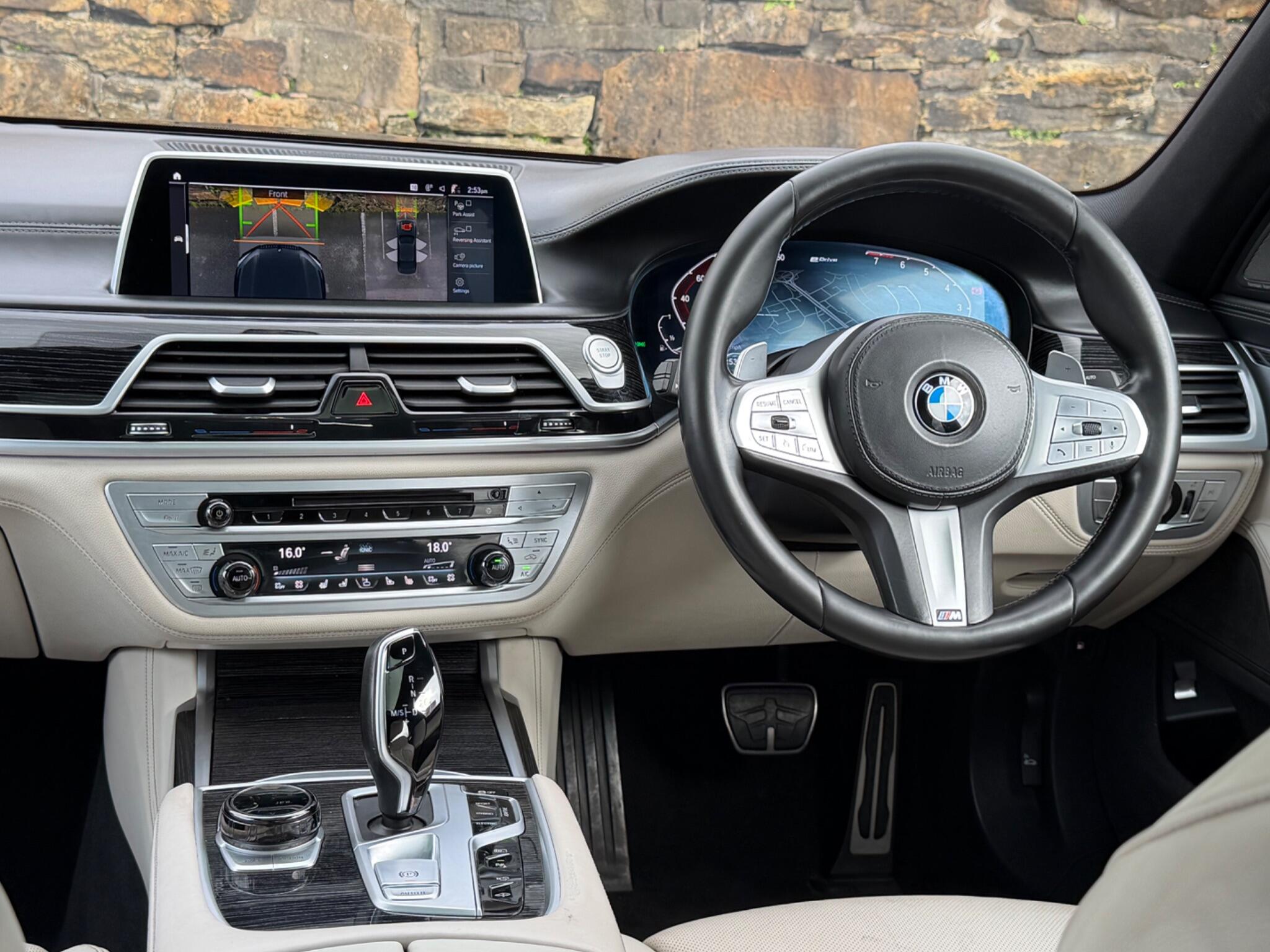 BMW 7 Series view 23