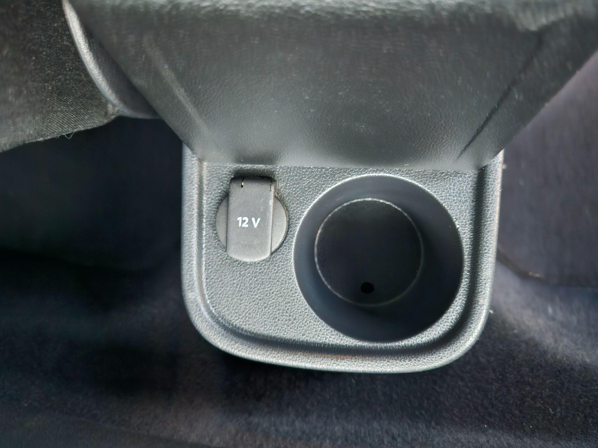 2012 Volkswagen Beetle image 37