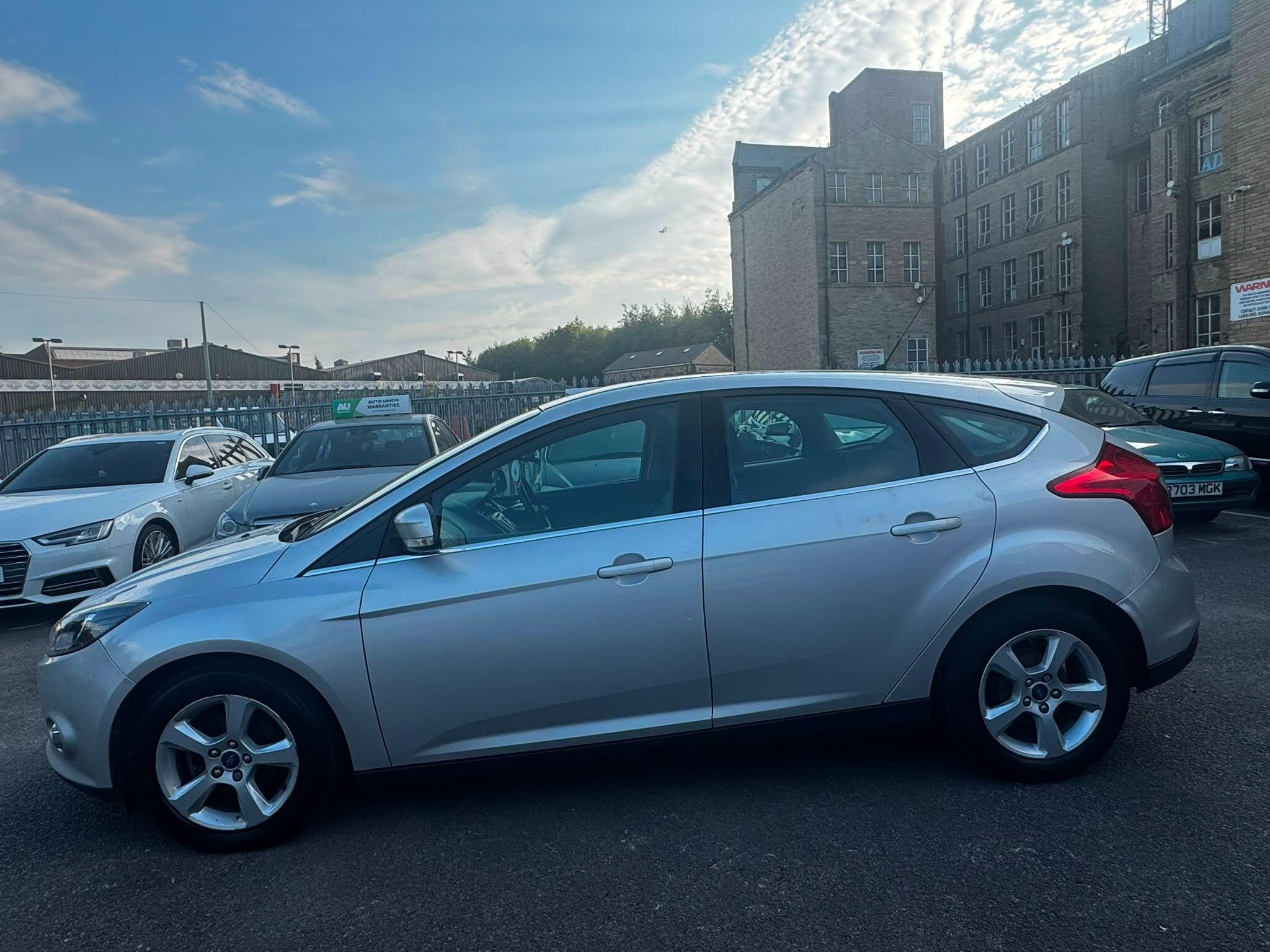 Ford Focus view 3