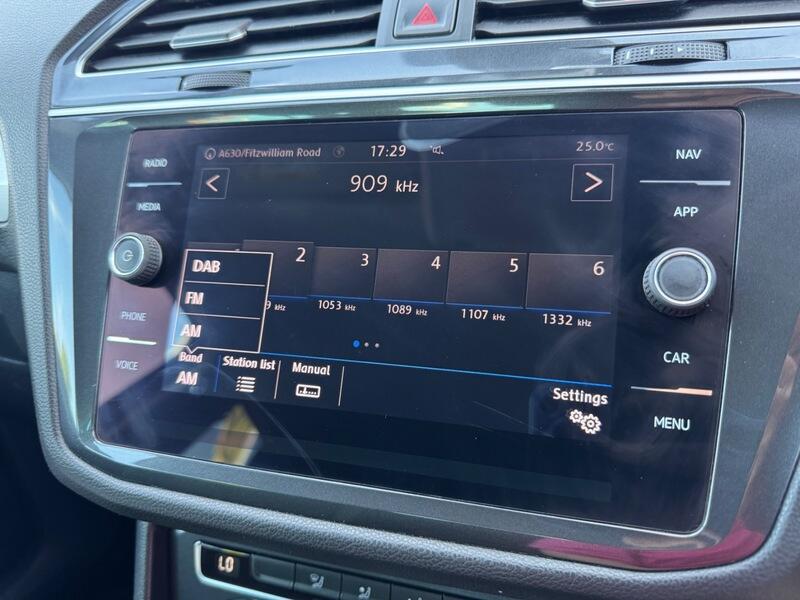 Volkswagen Tiguan view 22