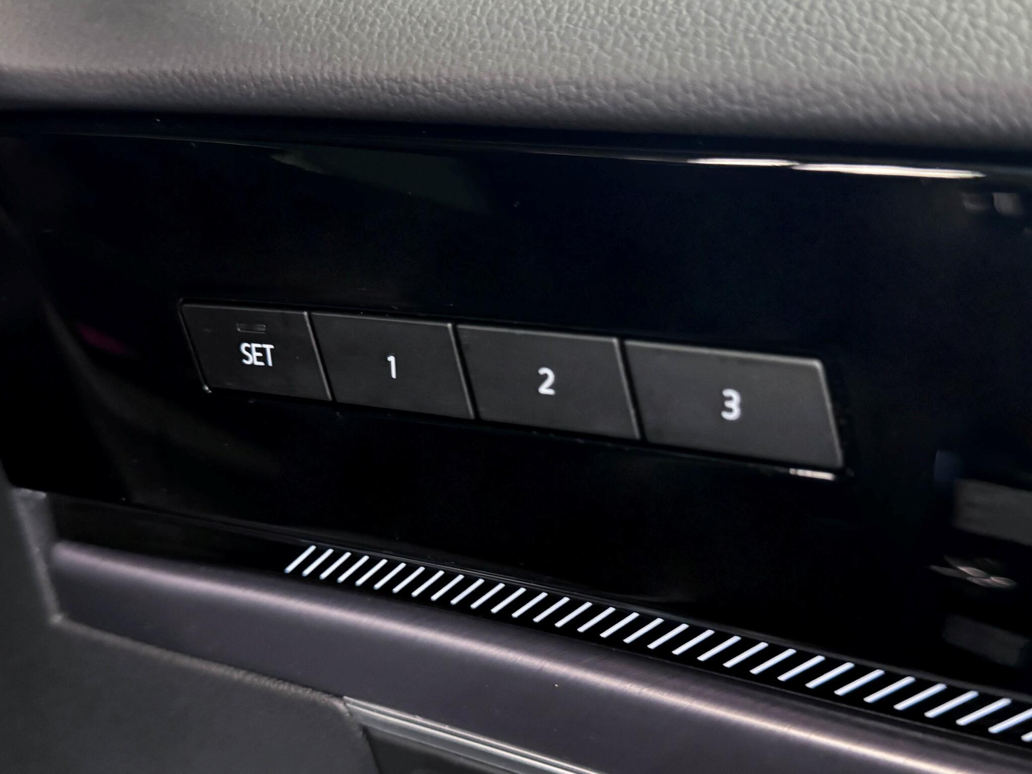 Volkswagen Touareg view 26