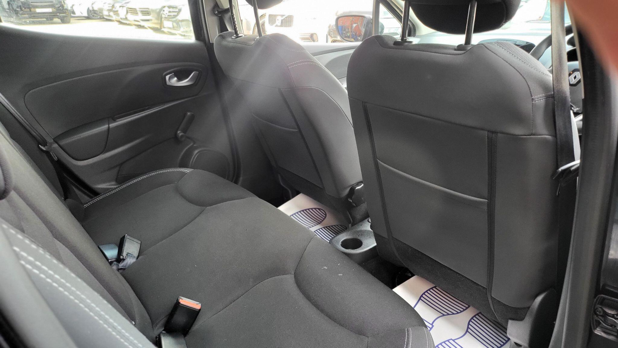Renault Clio view 15