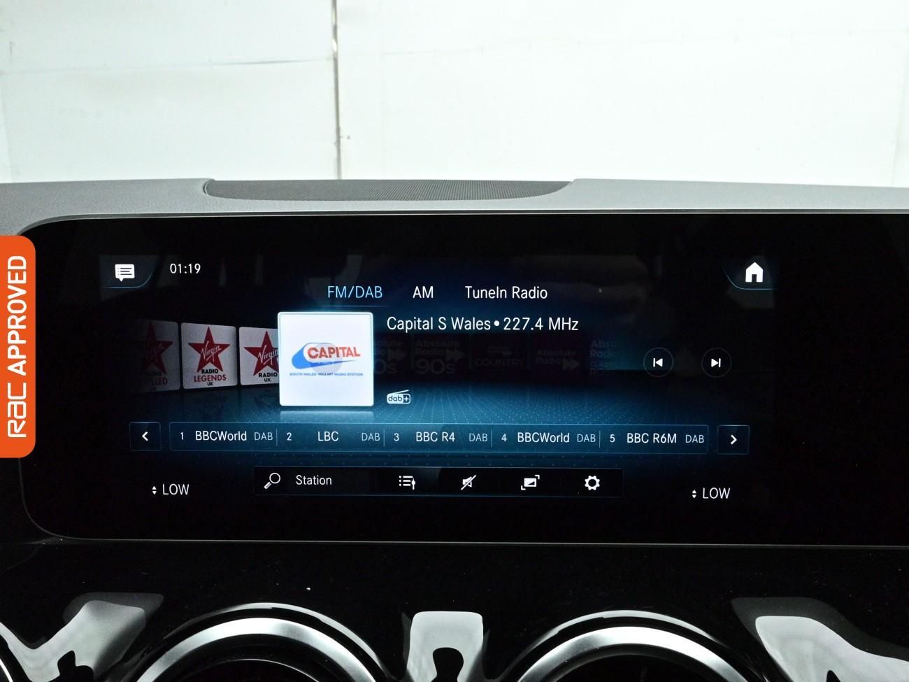 Mercedes-Benz Gla view 15