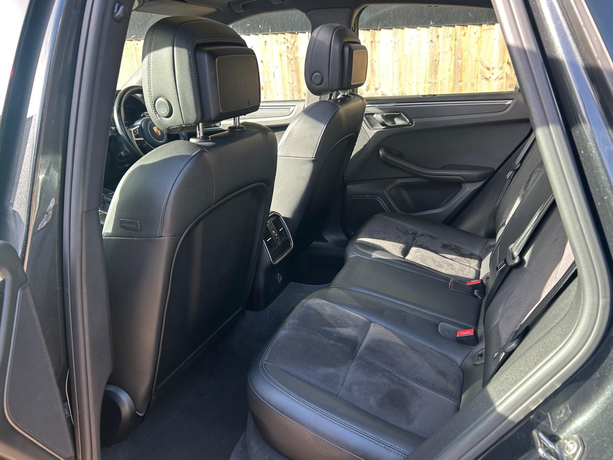 Porsche Macan view 27