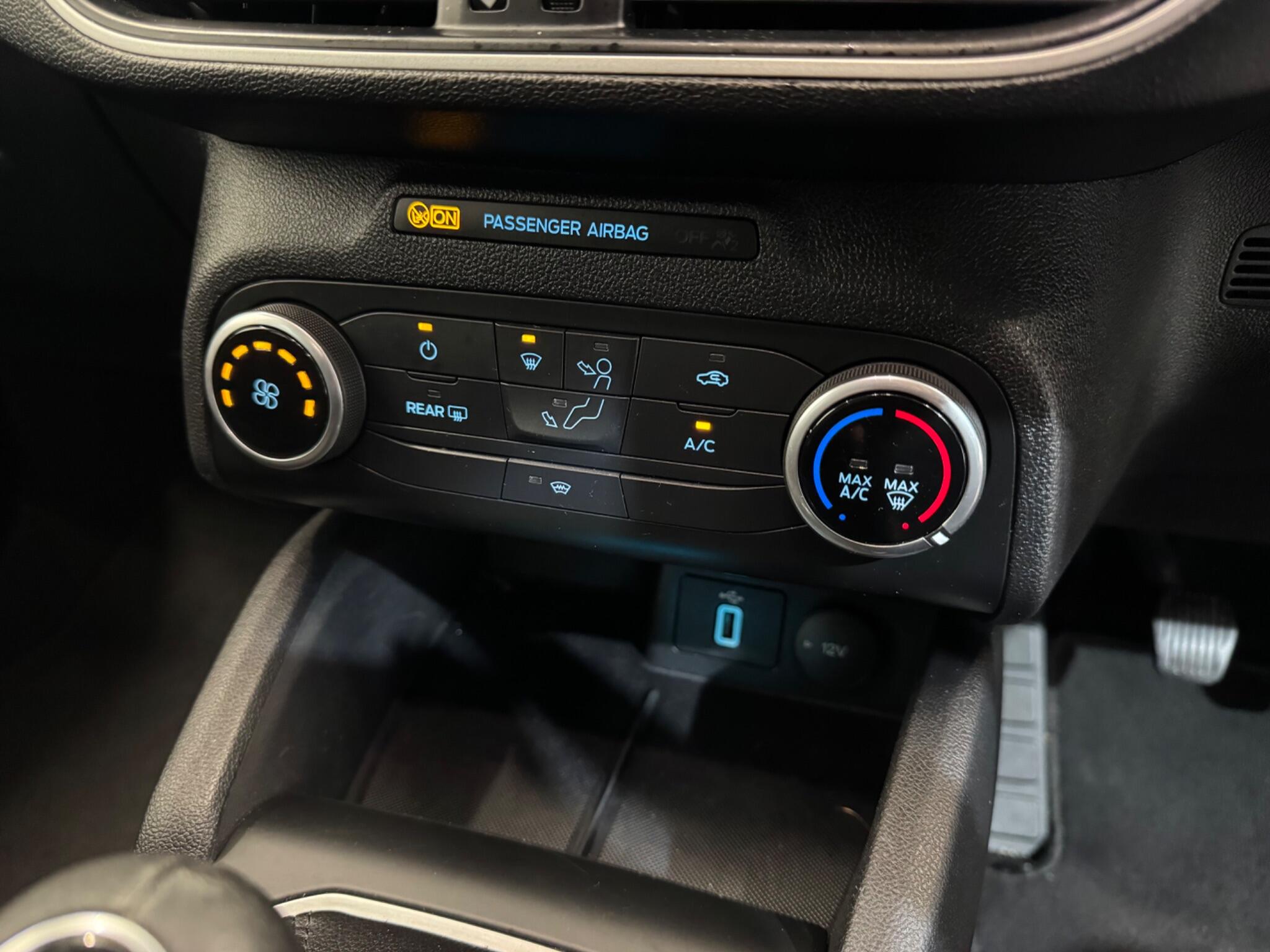 Ford Focus view 26