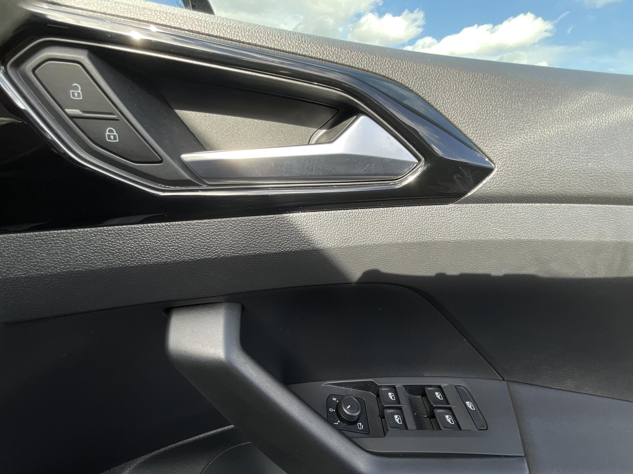 Volkswagen T-Cross view 33