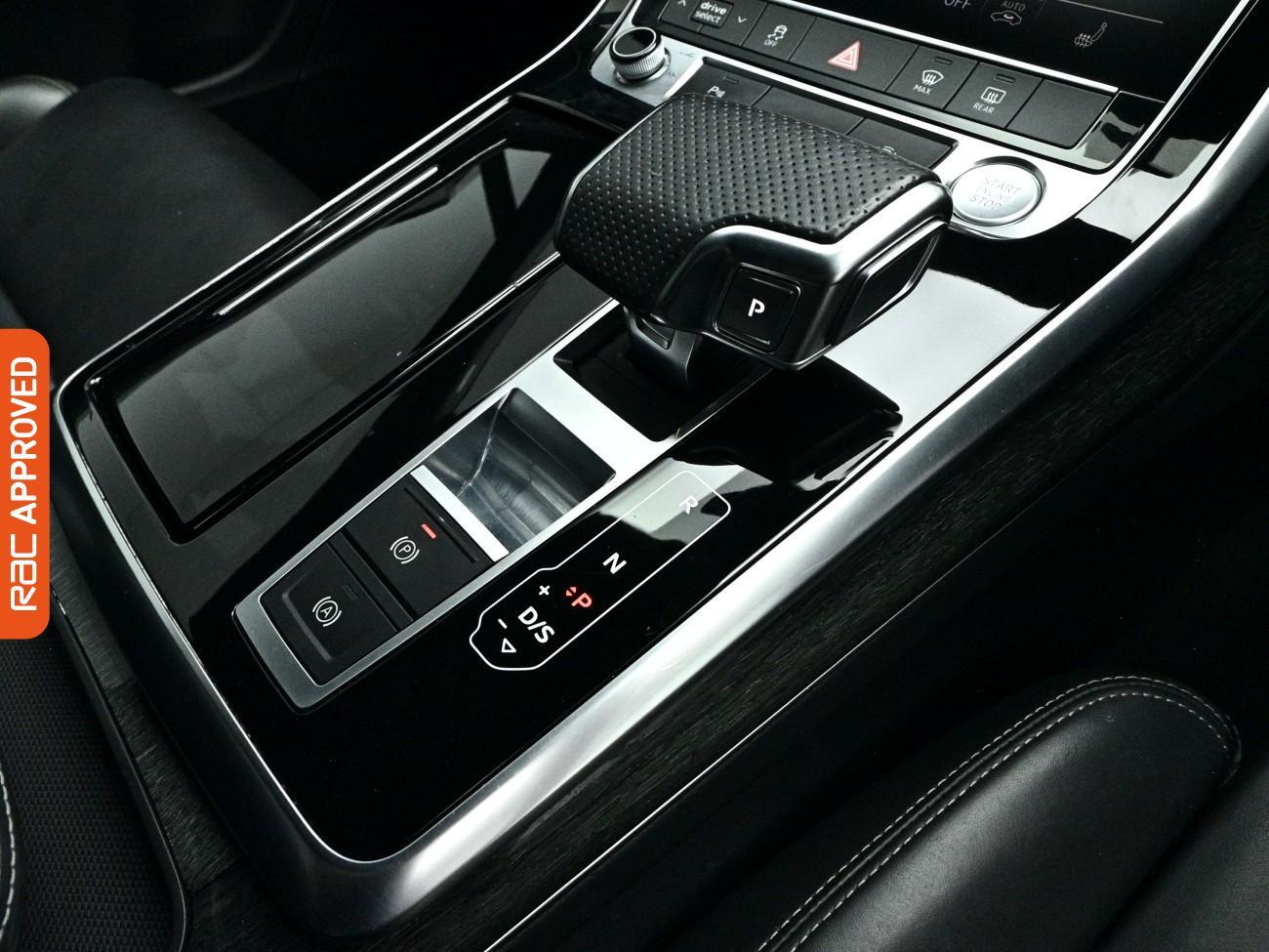 Audi Q7 view 25
