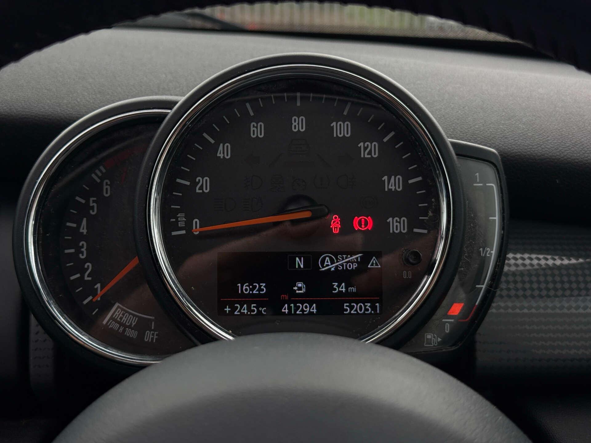Mini Convertible view 42