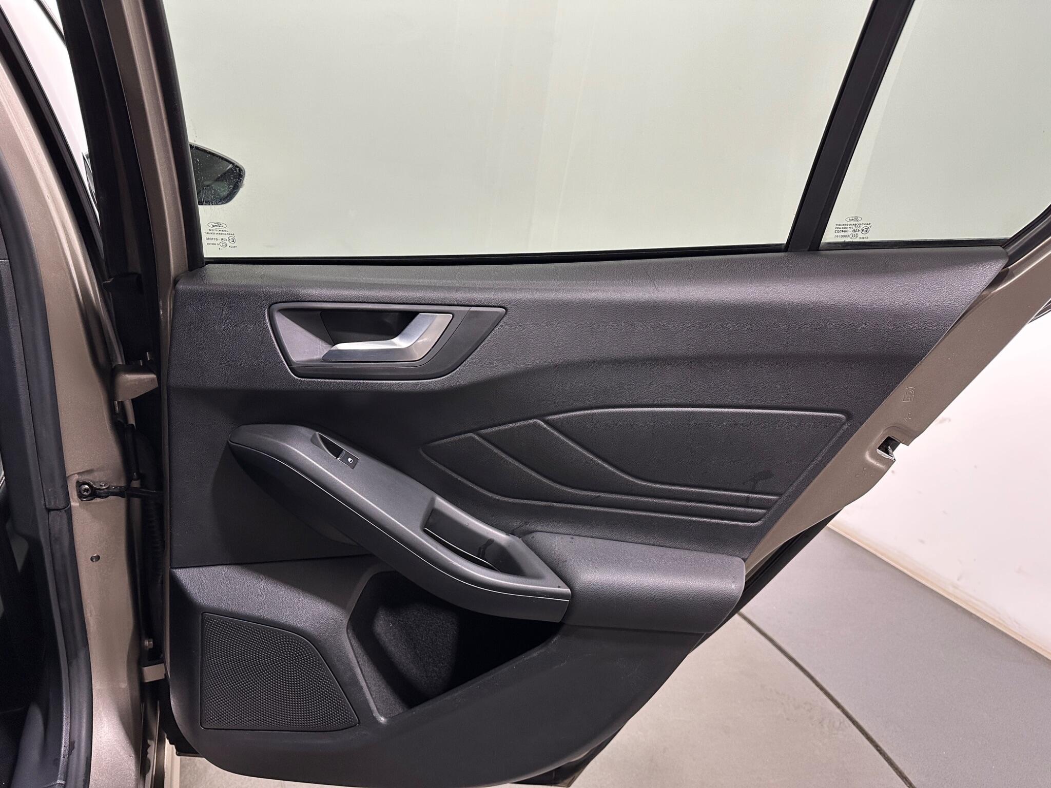 Ford Focus view 41