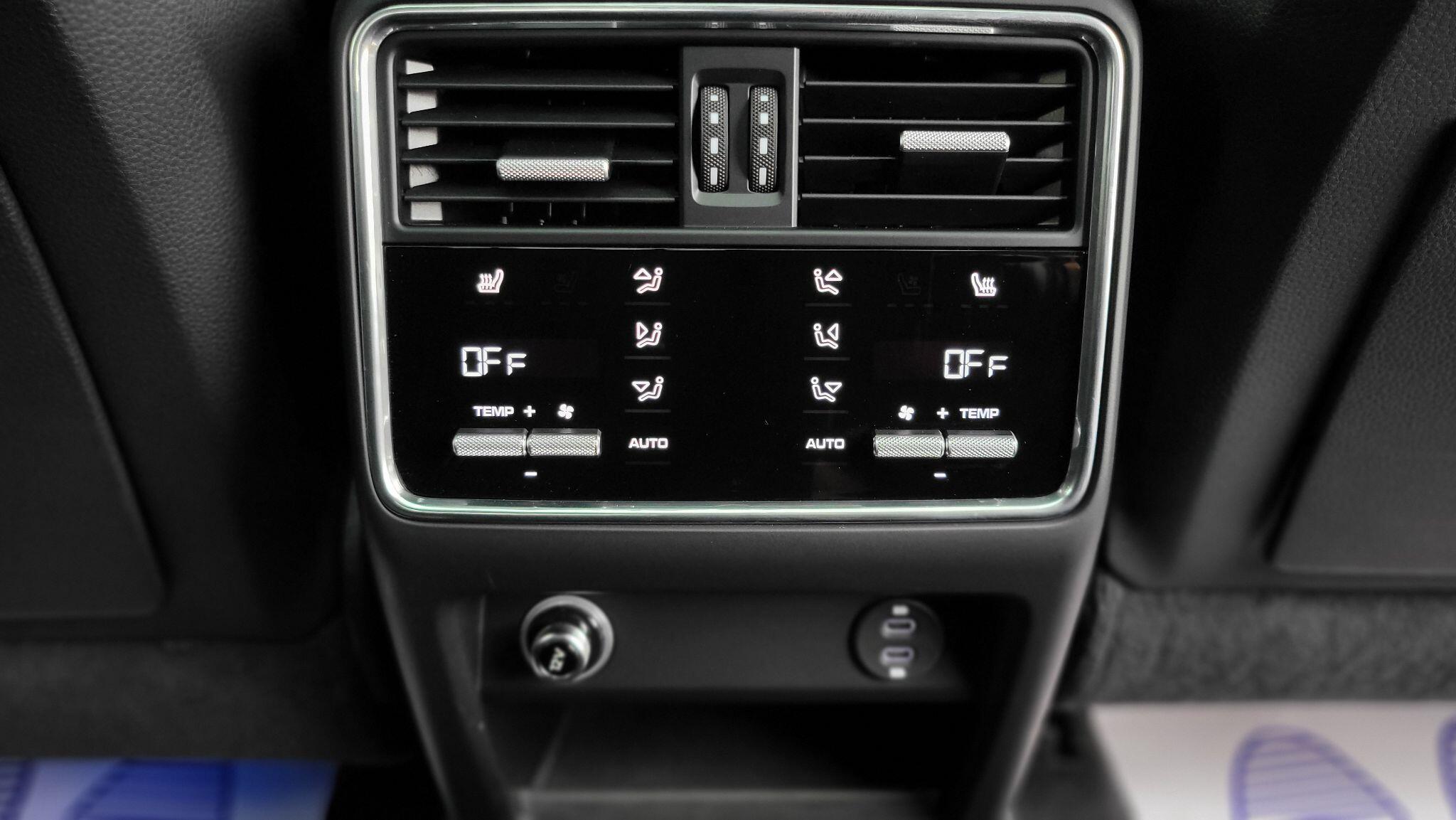 Porsche Cayenne view 27