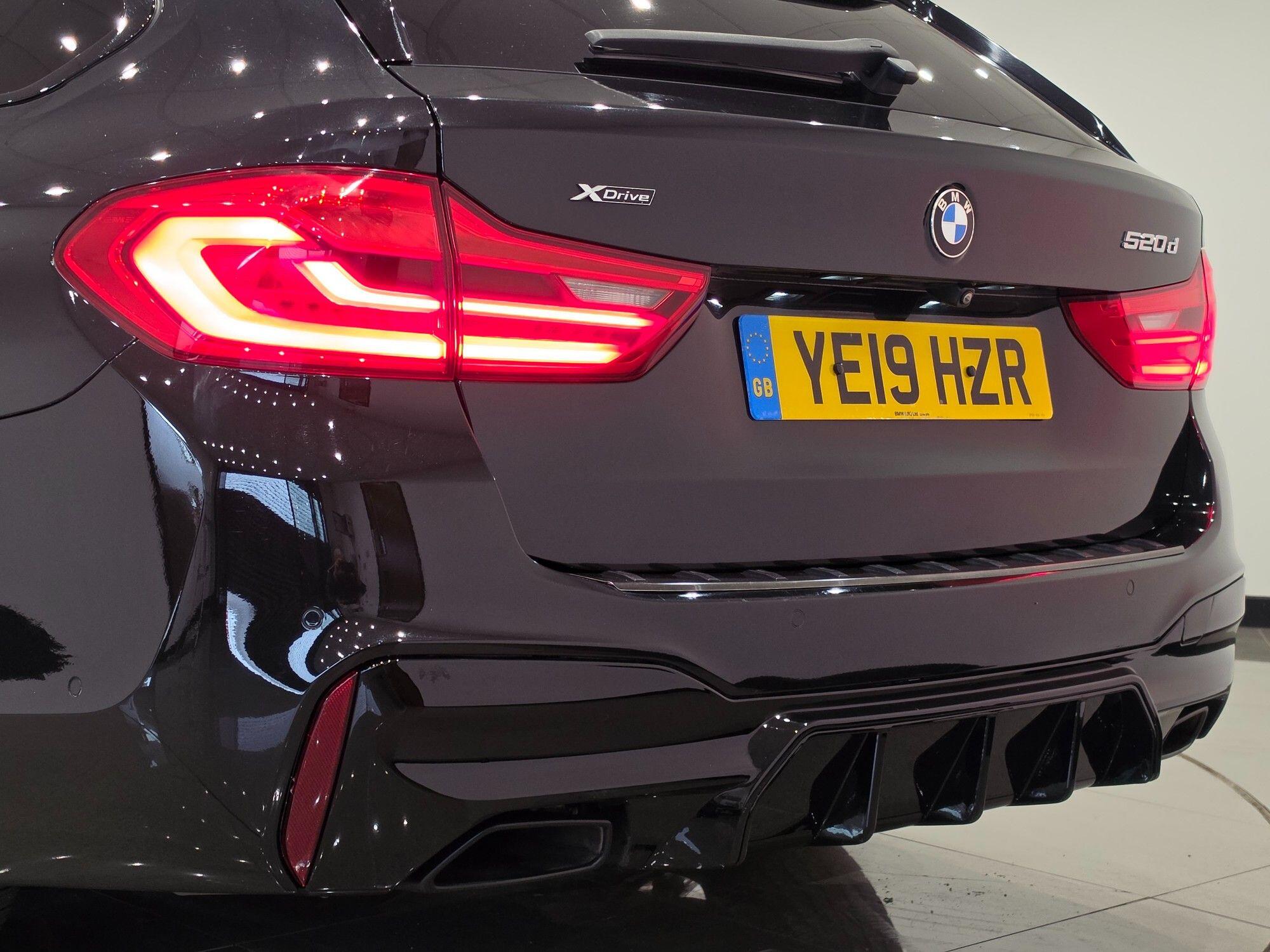 BMW 5 Series view 15