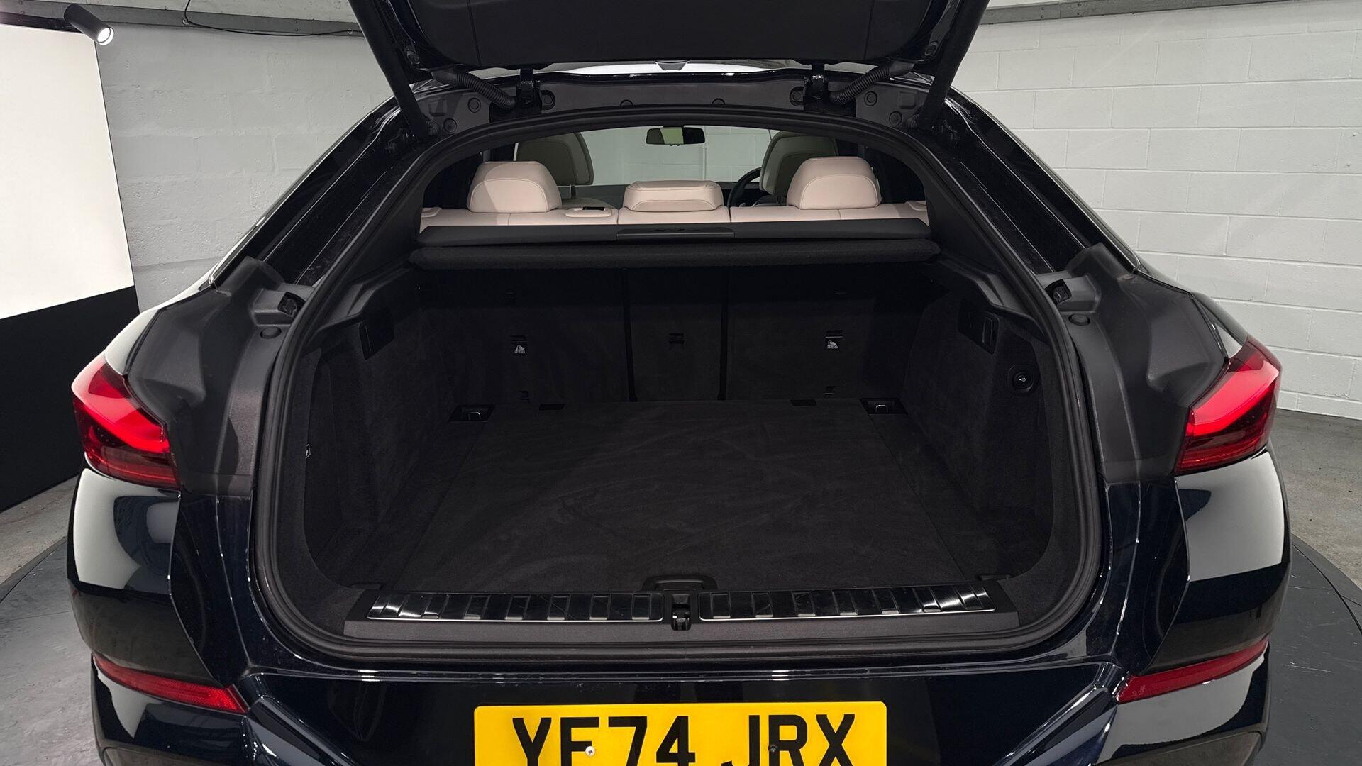 BMW X6 view 13