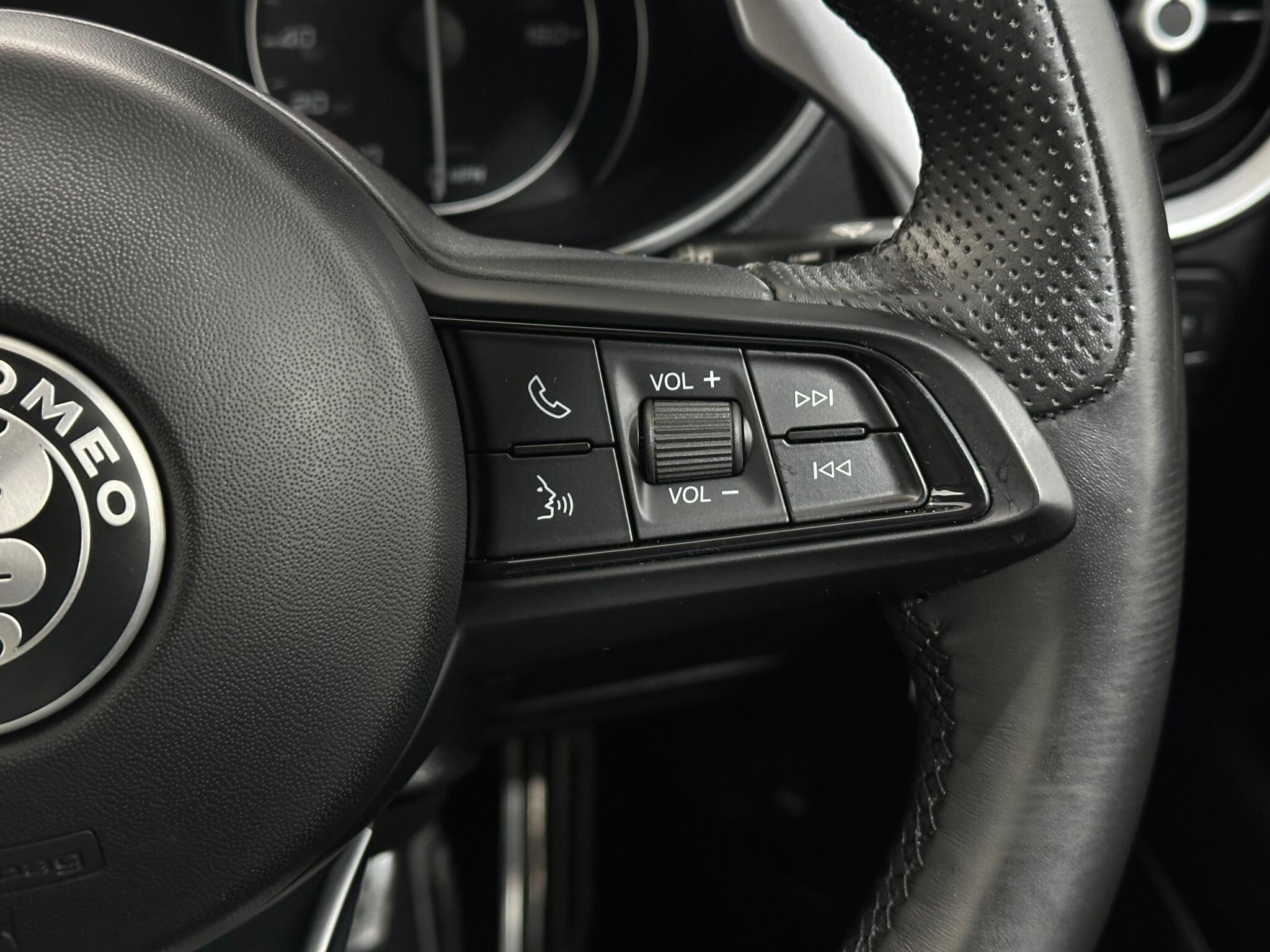 Alfa Romeo Stelvio view 16