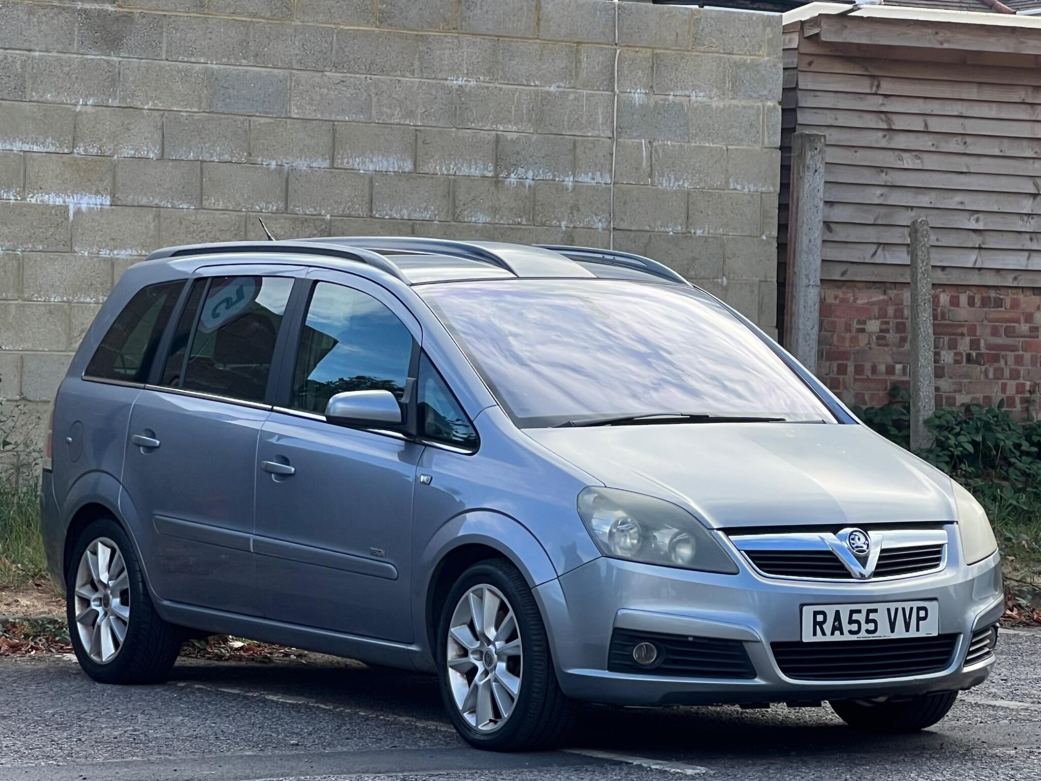 Vauxhall Zafira view 2