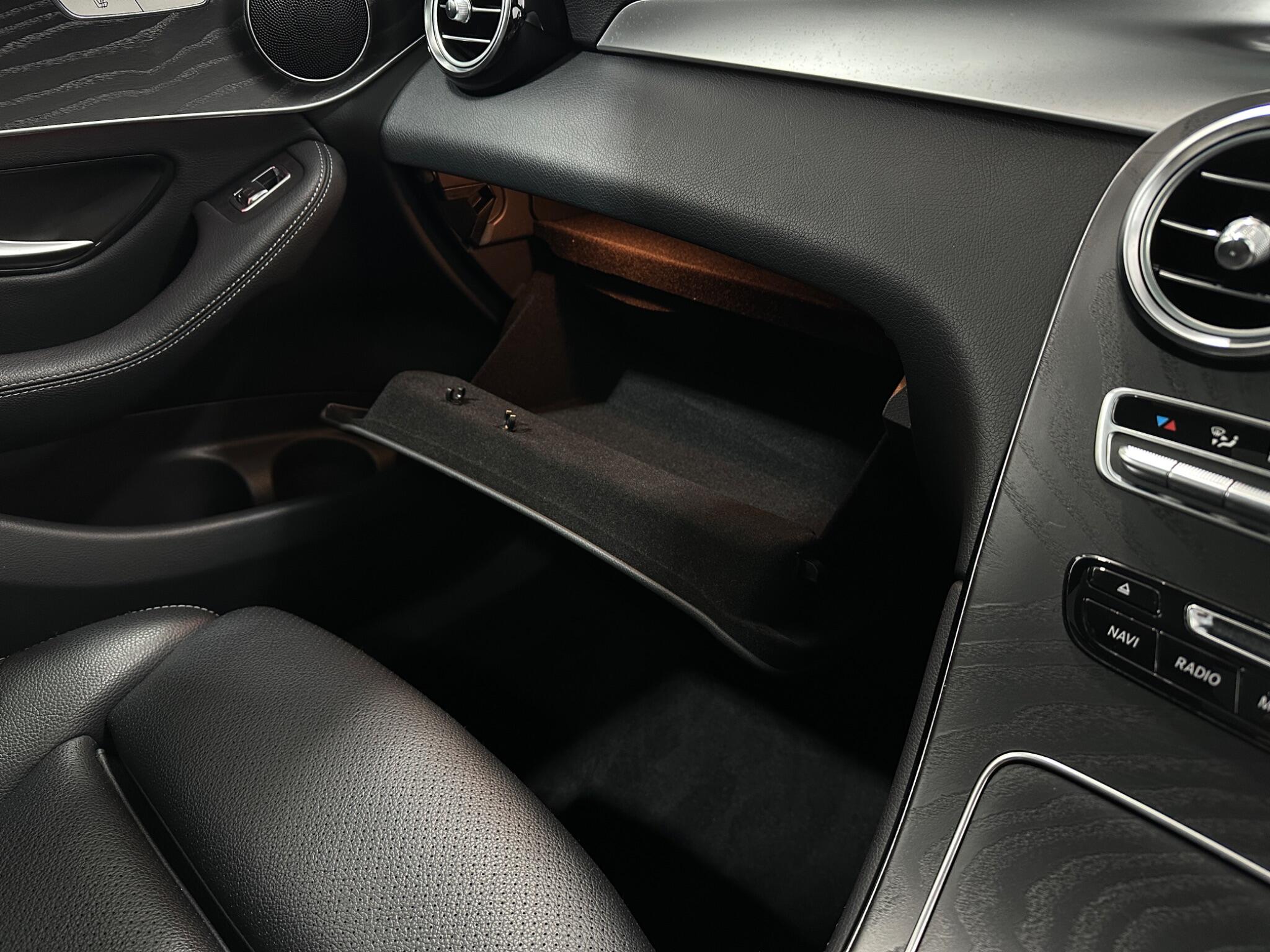 Mercedes-Benz GLC view 29