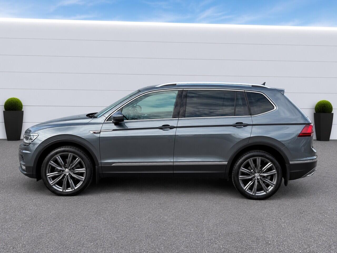 Volkswagen Tiguan Allspace view 9