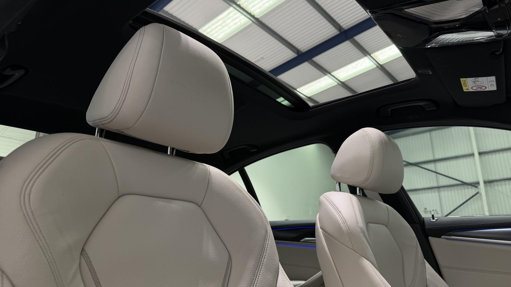 BMW 5 Series view 29