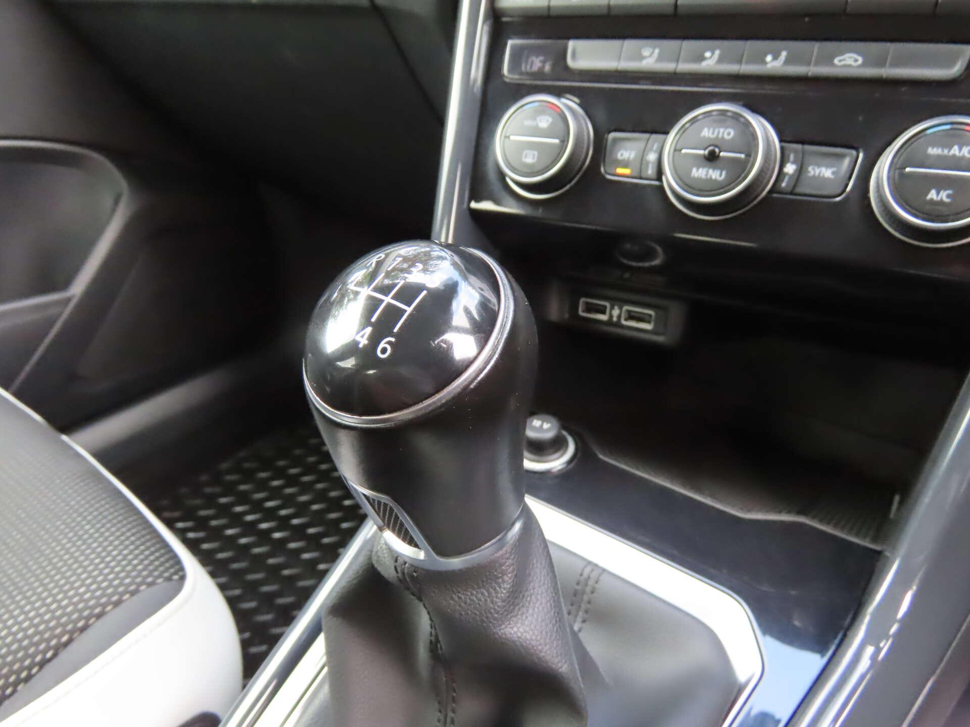 Volkswagen T-Roc view 15