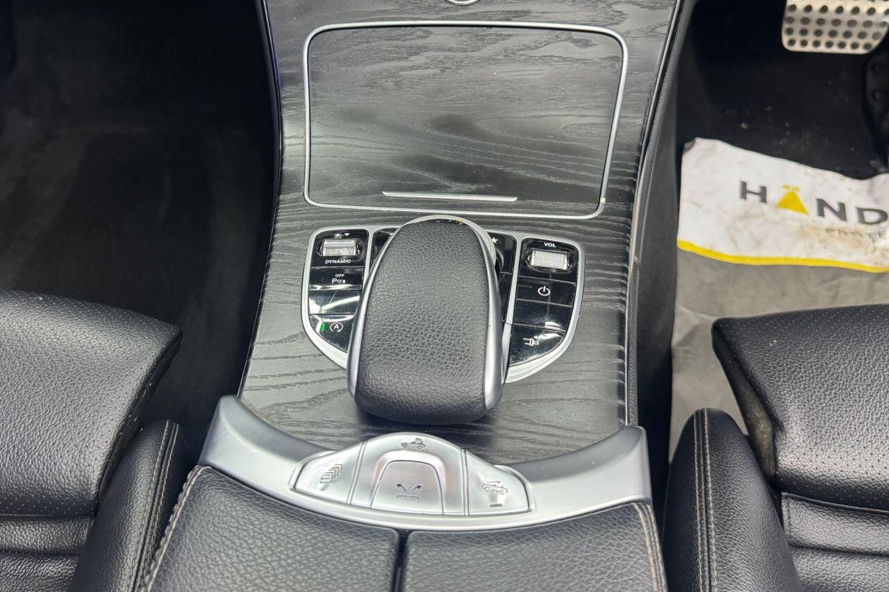 Mercedes-Benz C-Class view 28