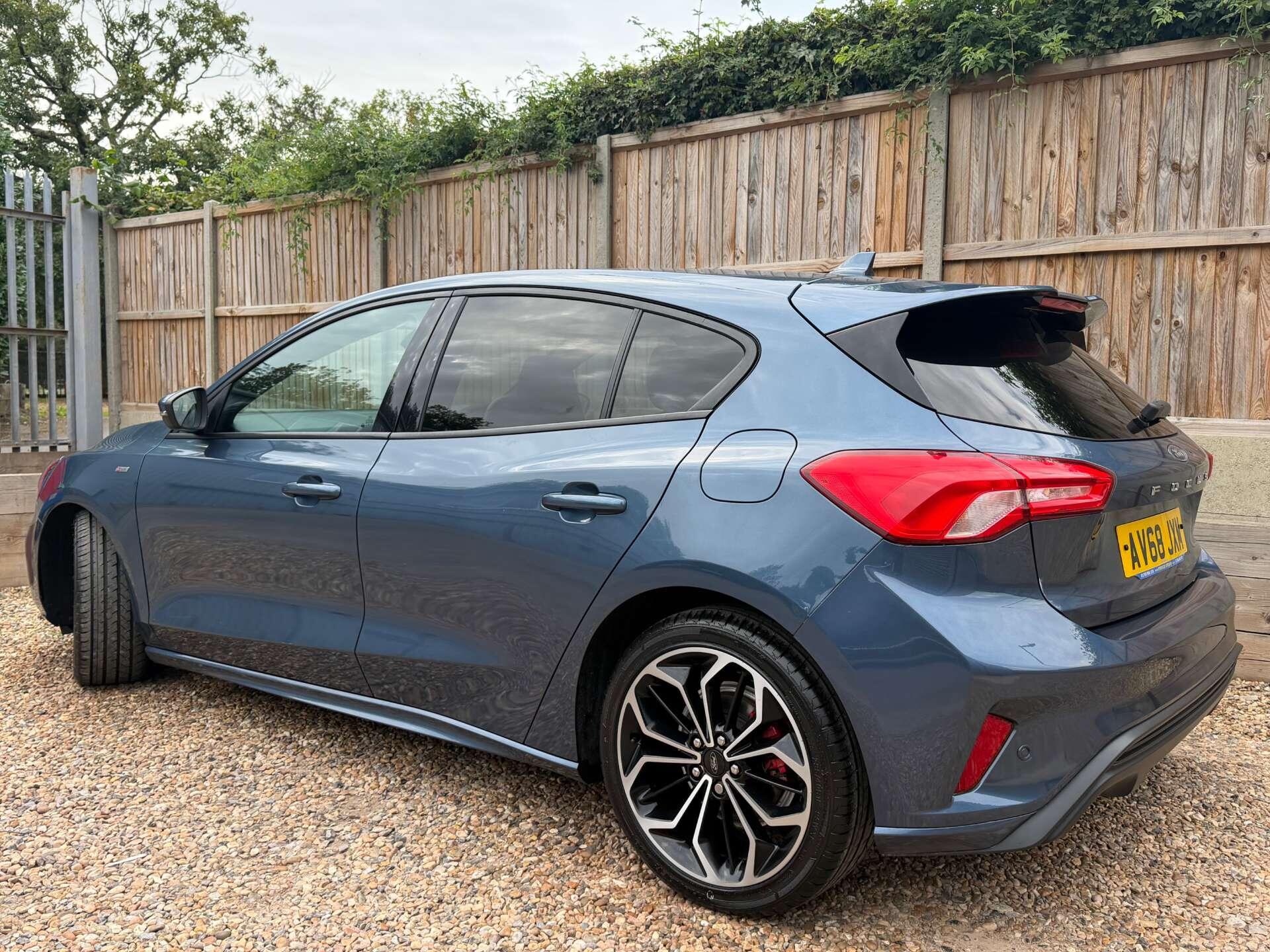 Ford Focus view 7