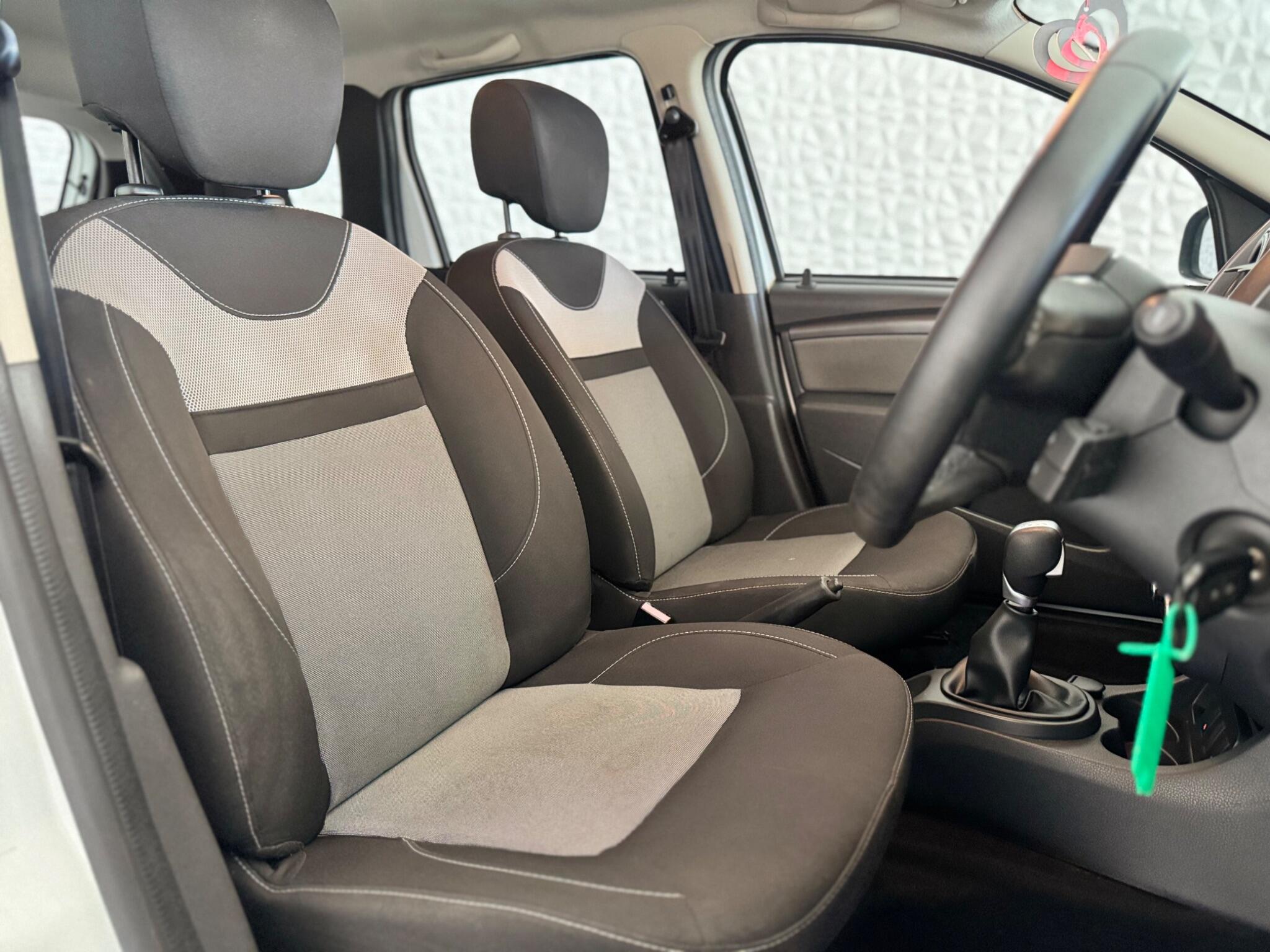 Dacia Duster view 26